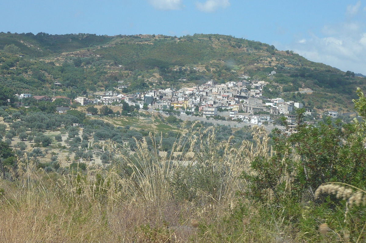 centro storico, di mezzacosta, collinare, agricolo, Camini, Kaminion , Cameno
