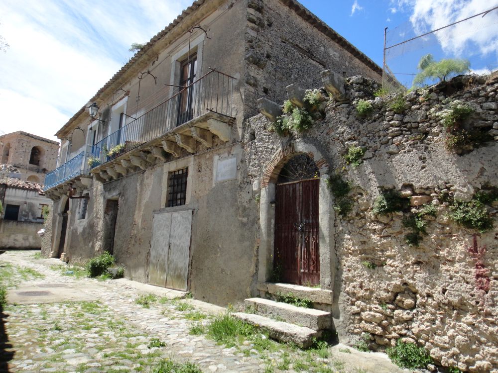 Casa/Rudere in via C. Battisti