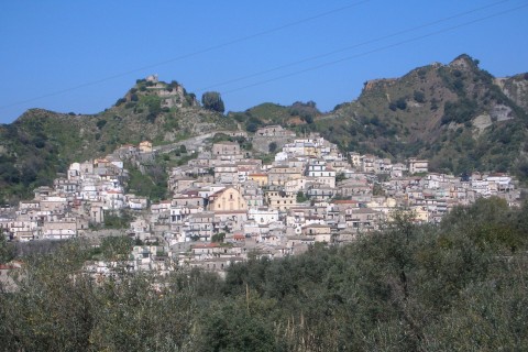 centro storico, collinare, di mezzacosta, difensivo, Grotteria, Eruma Atenaies , Athenaeon , Crypta-Aurea , Agrettaria o Gruttaria , Grottaria , Grottarea