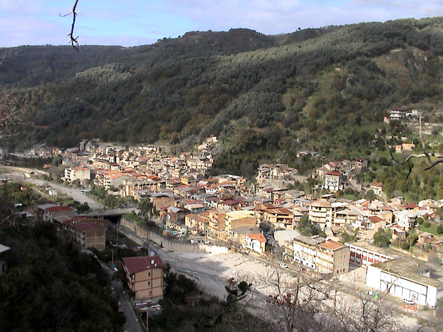 centro storico, di fondovalle, collinare, San Roberto