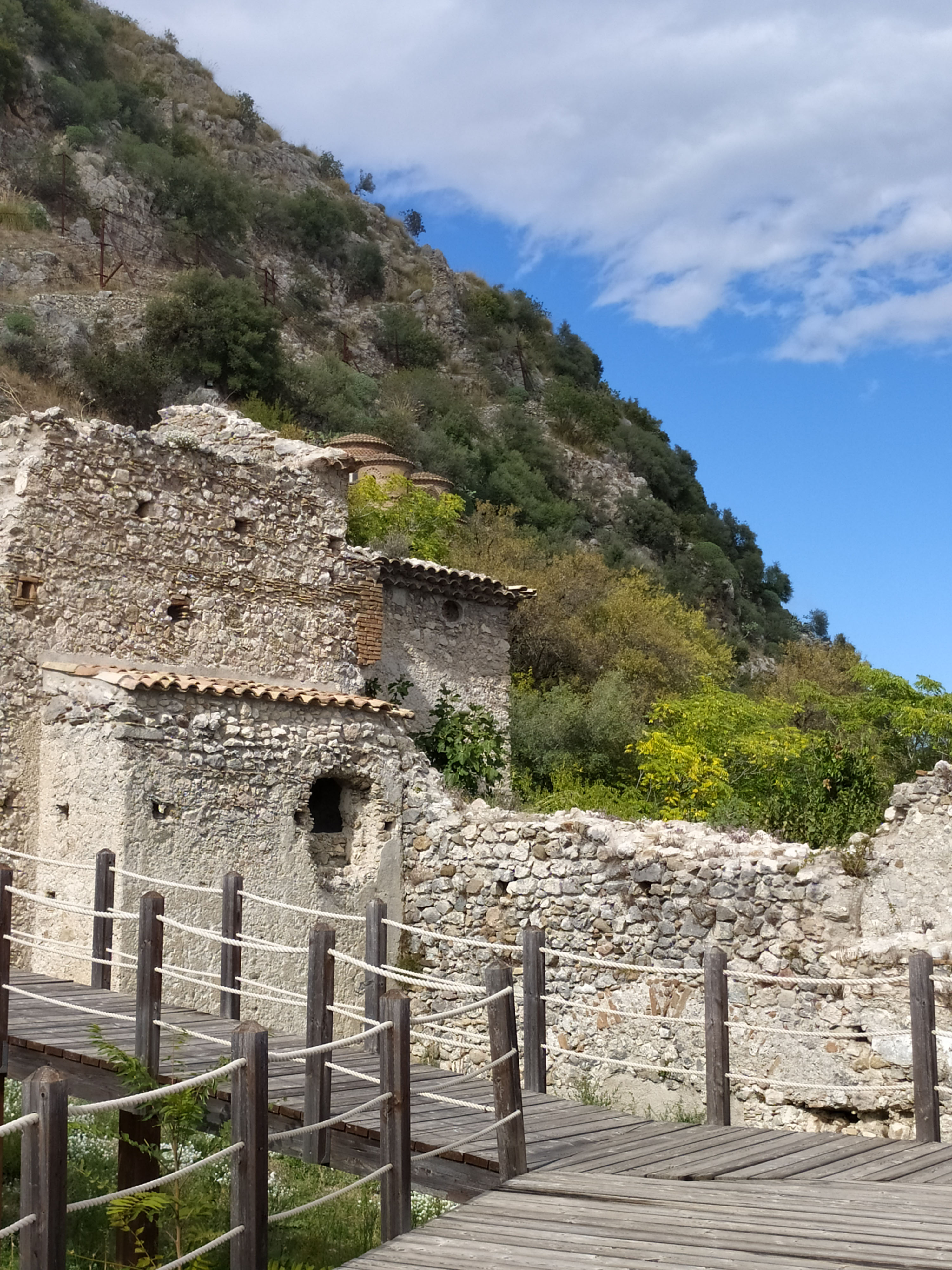Ruderi del monastero delle Vergini di Santa Chiara