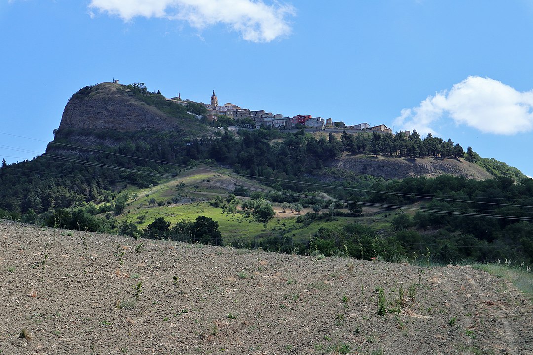 centro storico, di crinale, montano, Cairano, Cayranum