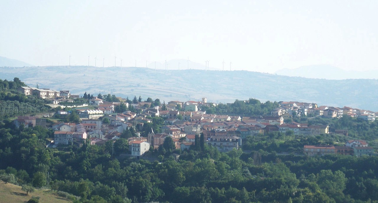 centro storico, di crinale, collinare, Castel Baronia, Castelbaronia