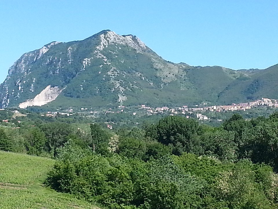 centro storico, montano, Chiusano di San Domenico, Chiusano