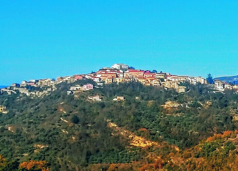 centro storico, di crinale, montano, Montecalvo Irpino, Montecalvo , Montem Calvum