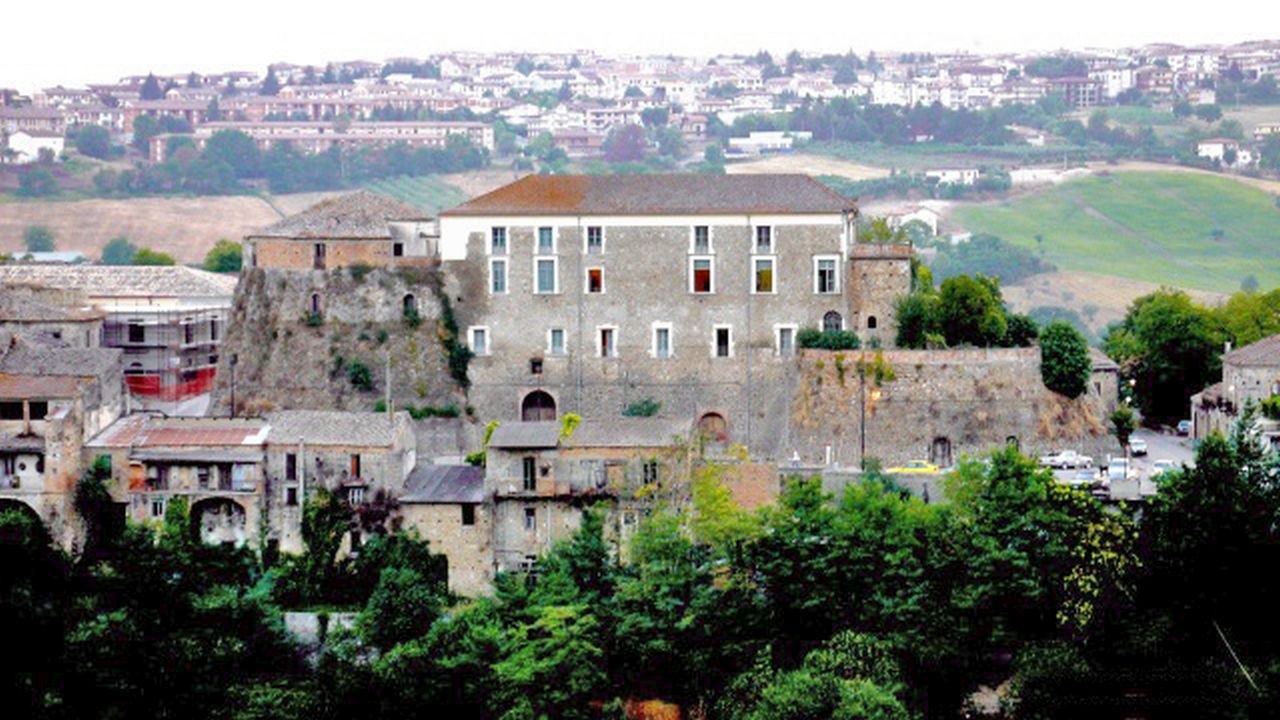centro storico, collinare, Apice
