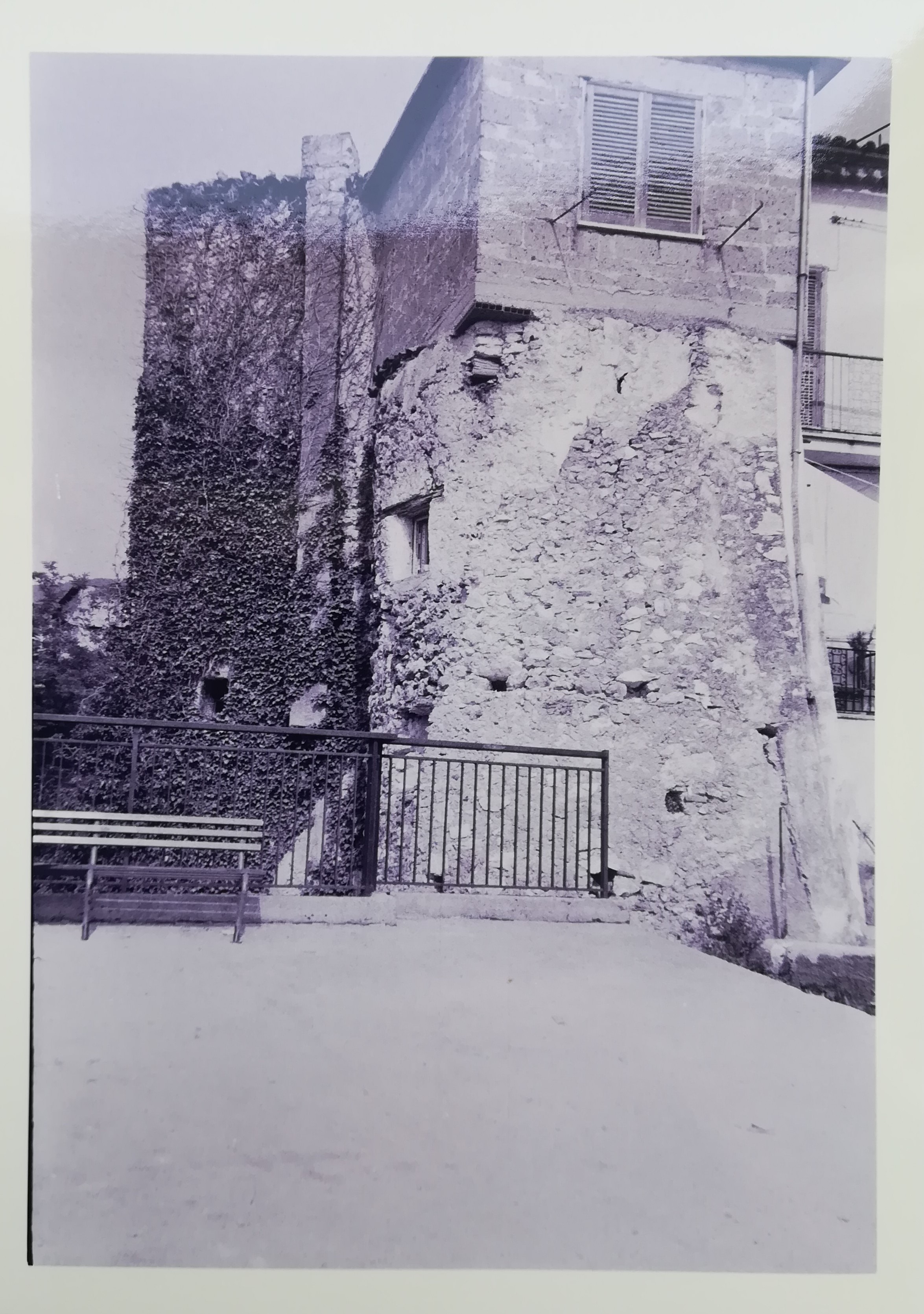 Casa privata su antica torre in Via Corso Umberto I