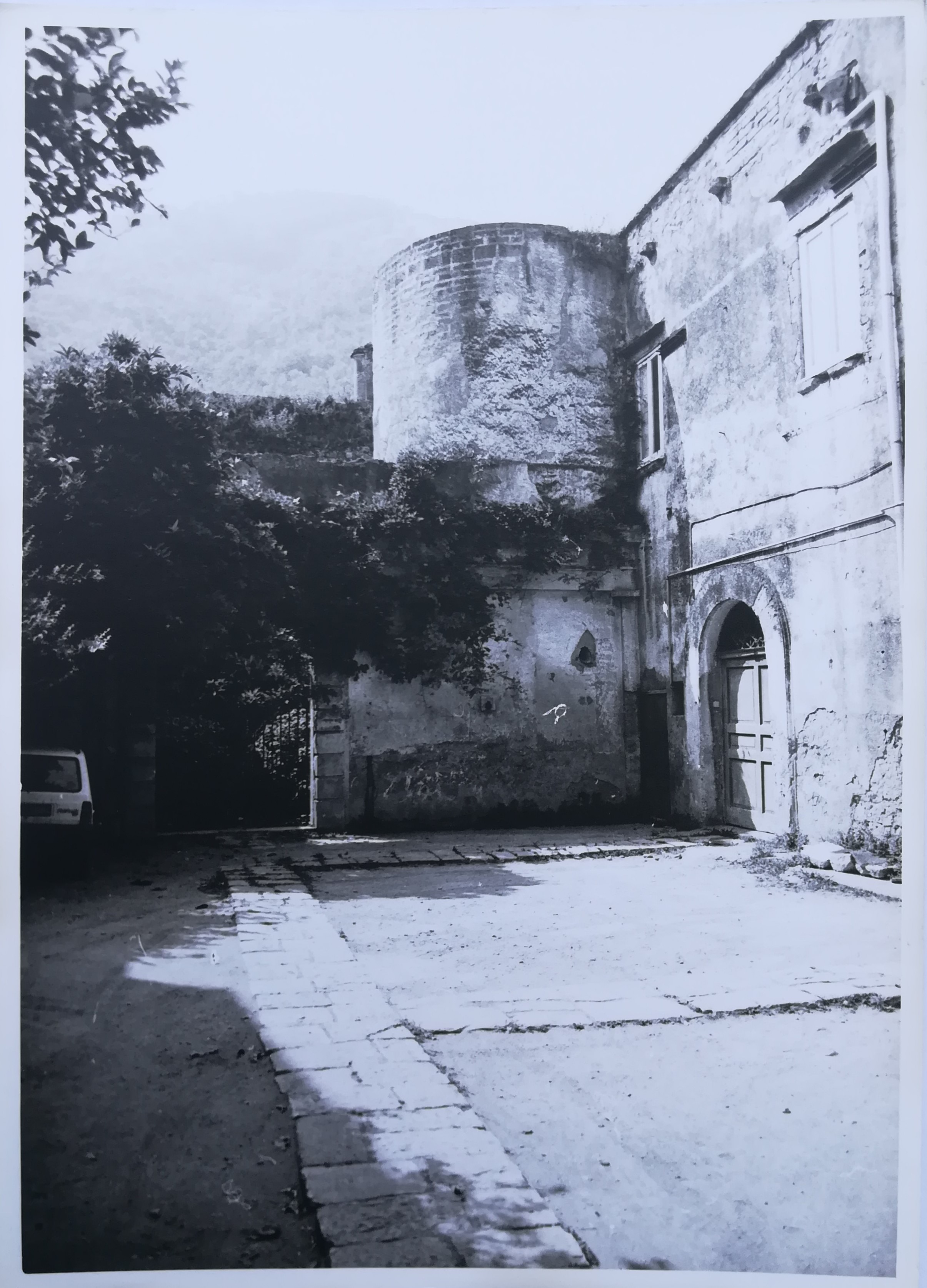 resti della fortificazione in terra murata