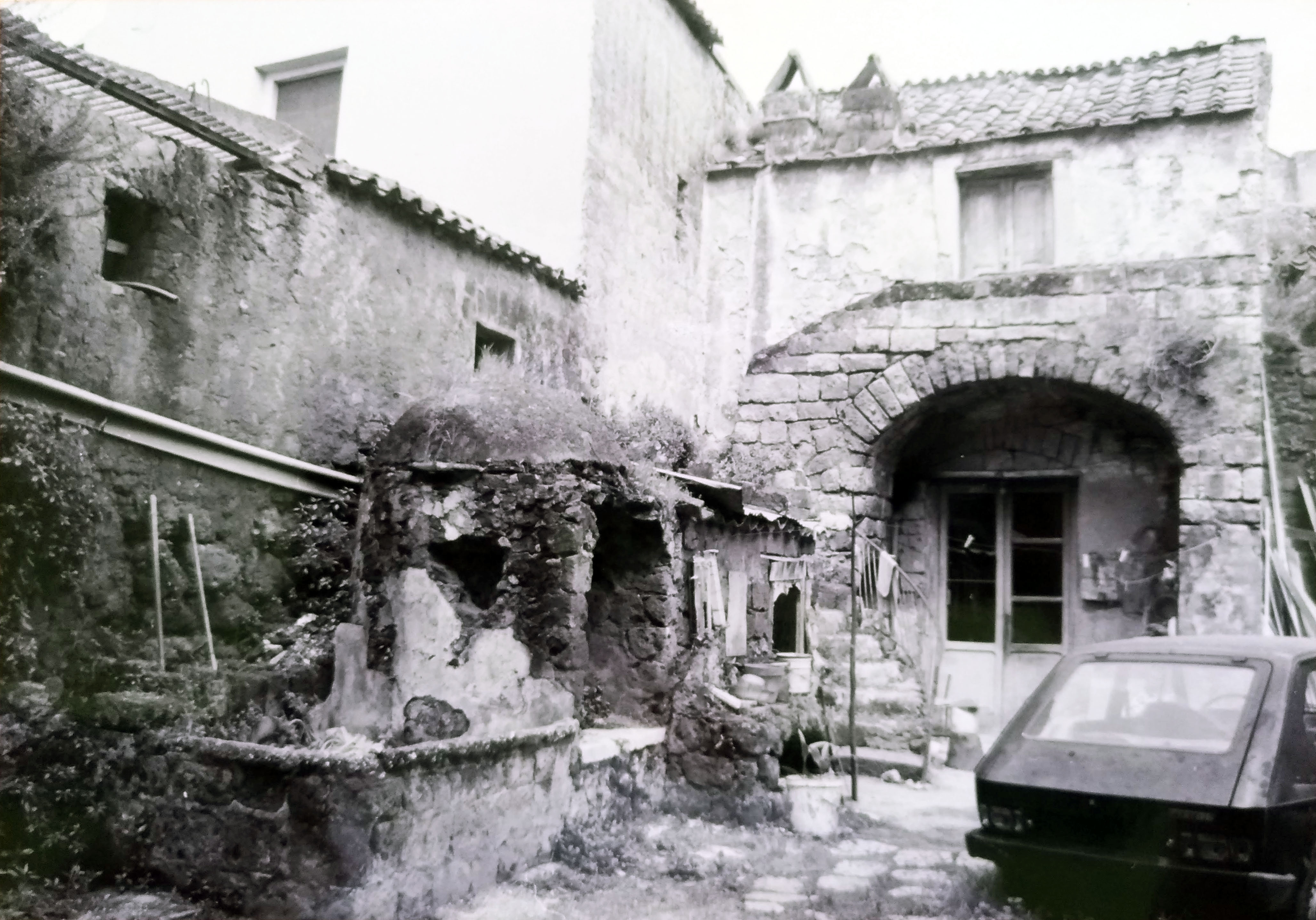 Pozzo/lavatoio p.zza S.Antonio Abate