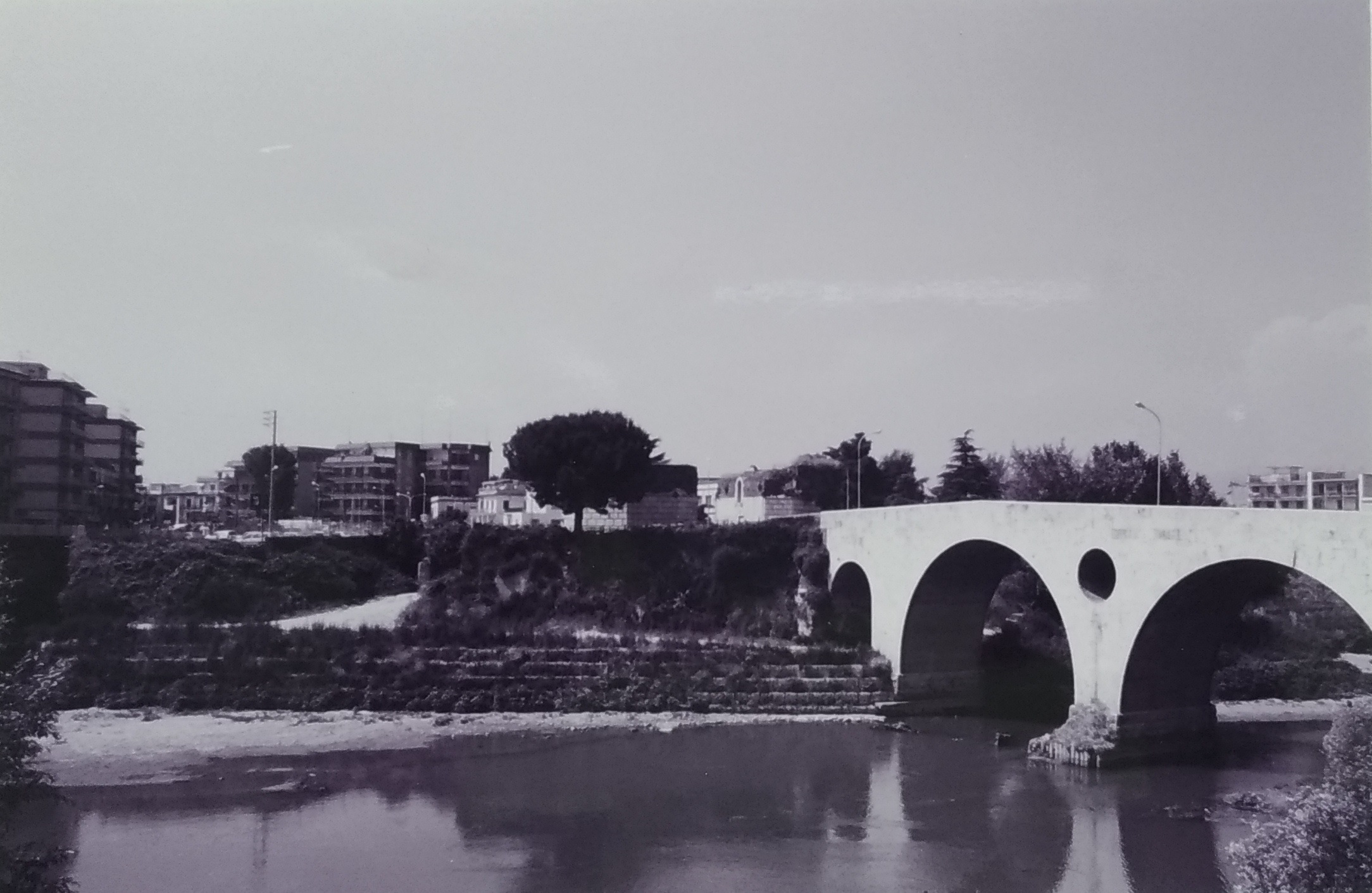 Ponte romano e torri di Federico II