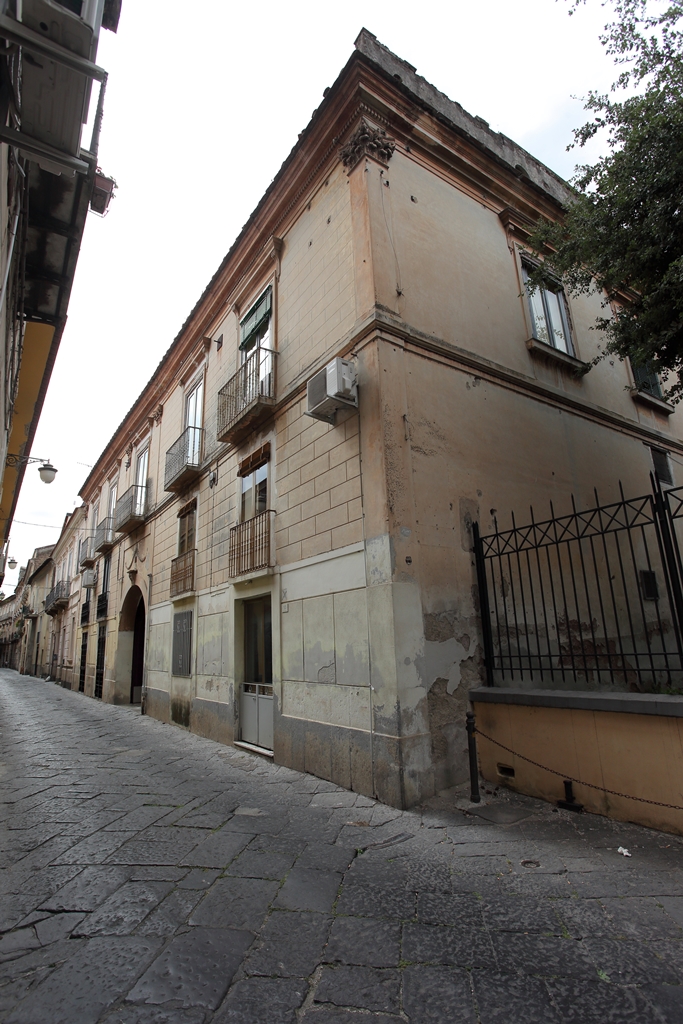 [Palazzo in Via Gaetano Cappabianca, 35]