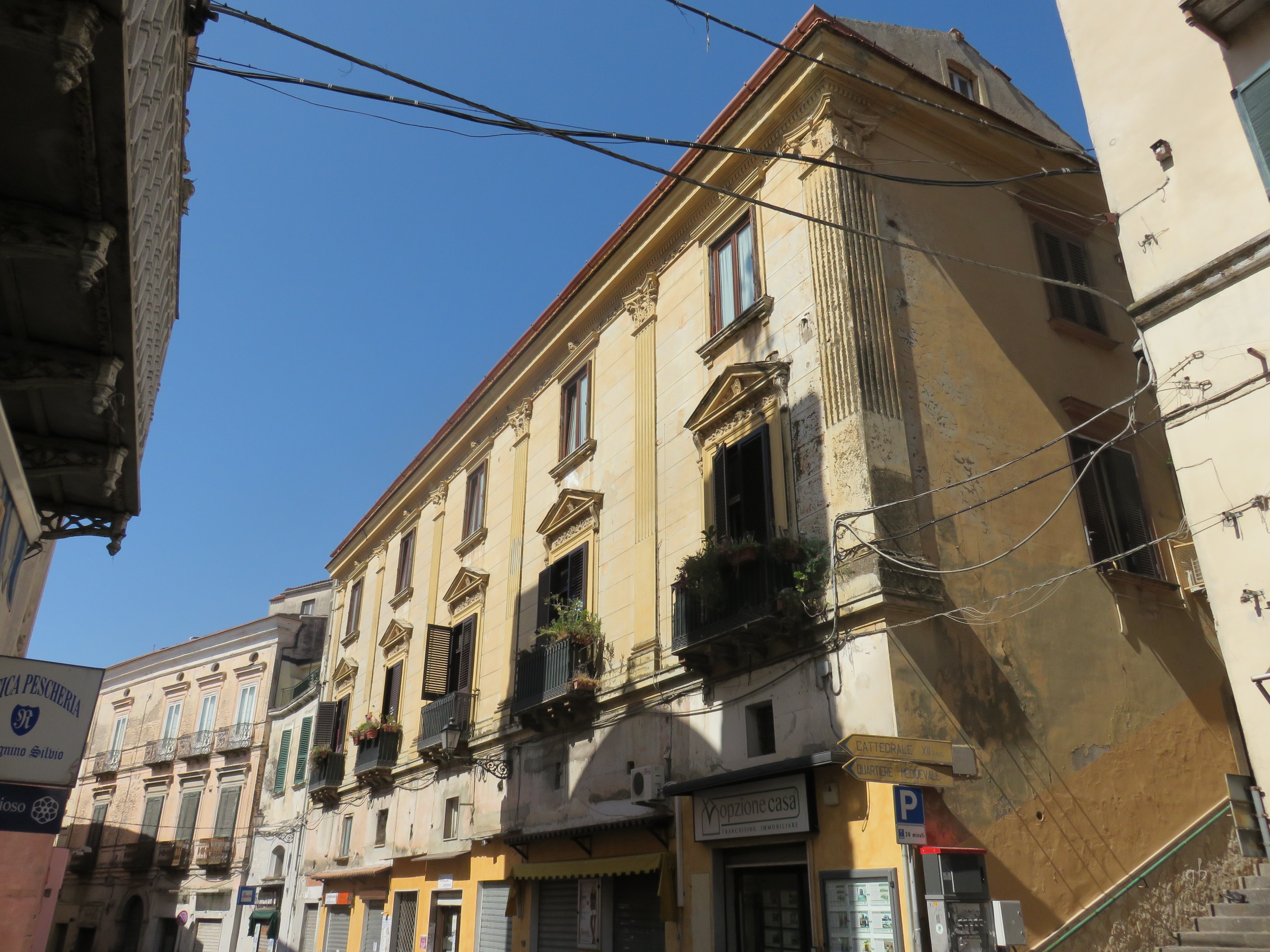 [Palazzo in Corso Lucilio, 56-60]