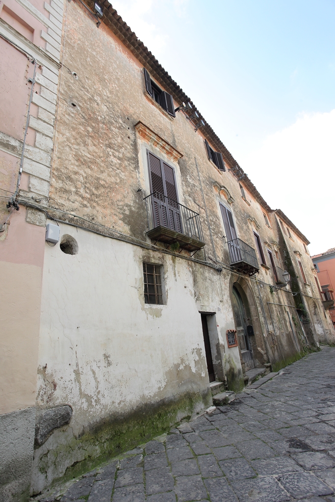 [Palazzo in Via San Nicola, 4]