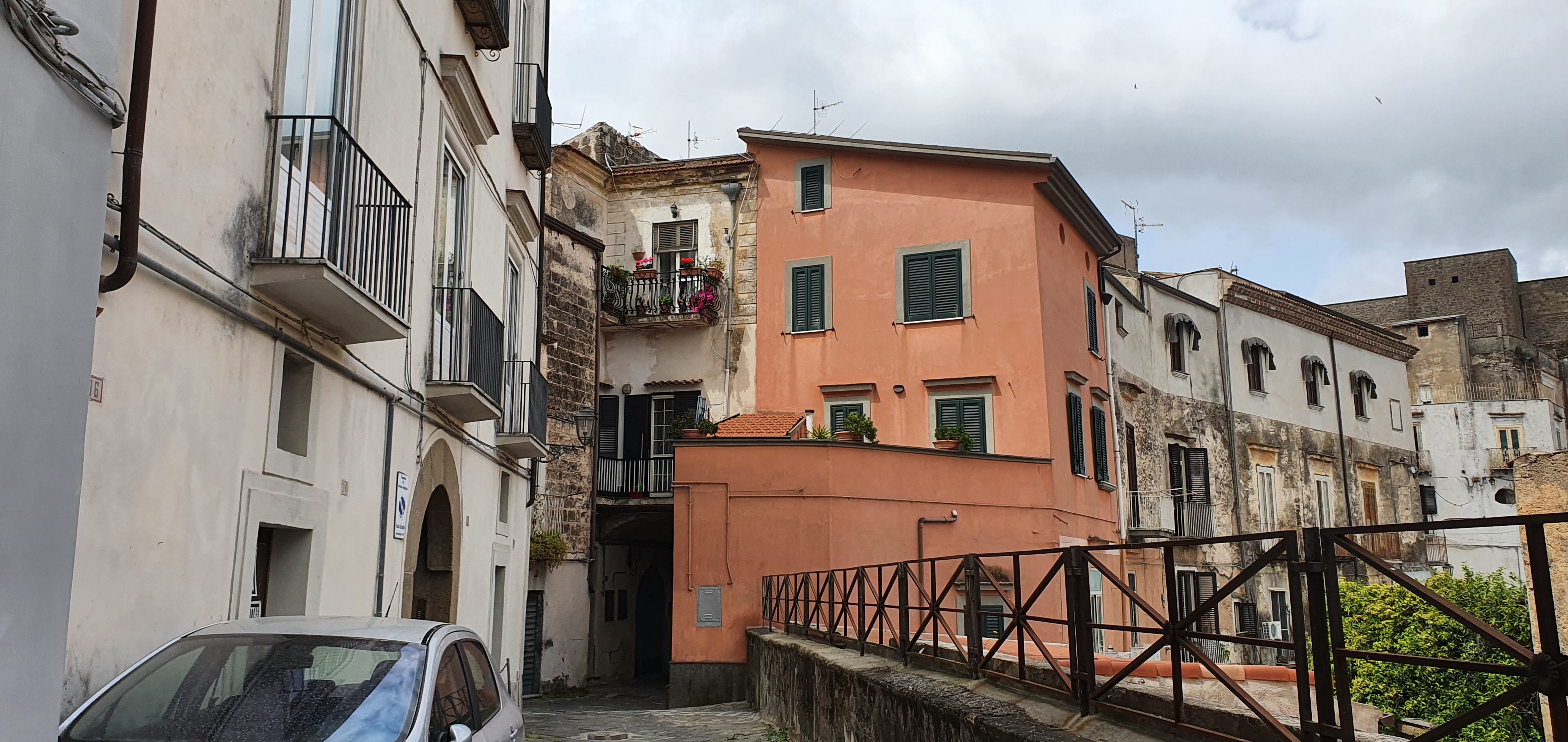 [Palazzo in via Tuozzi, 7]