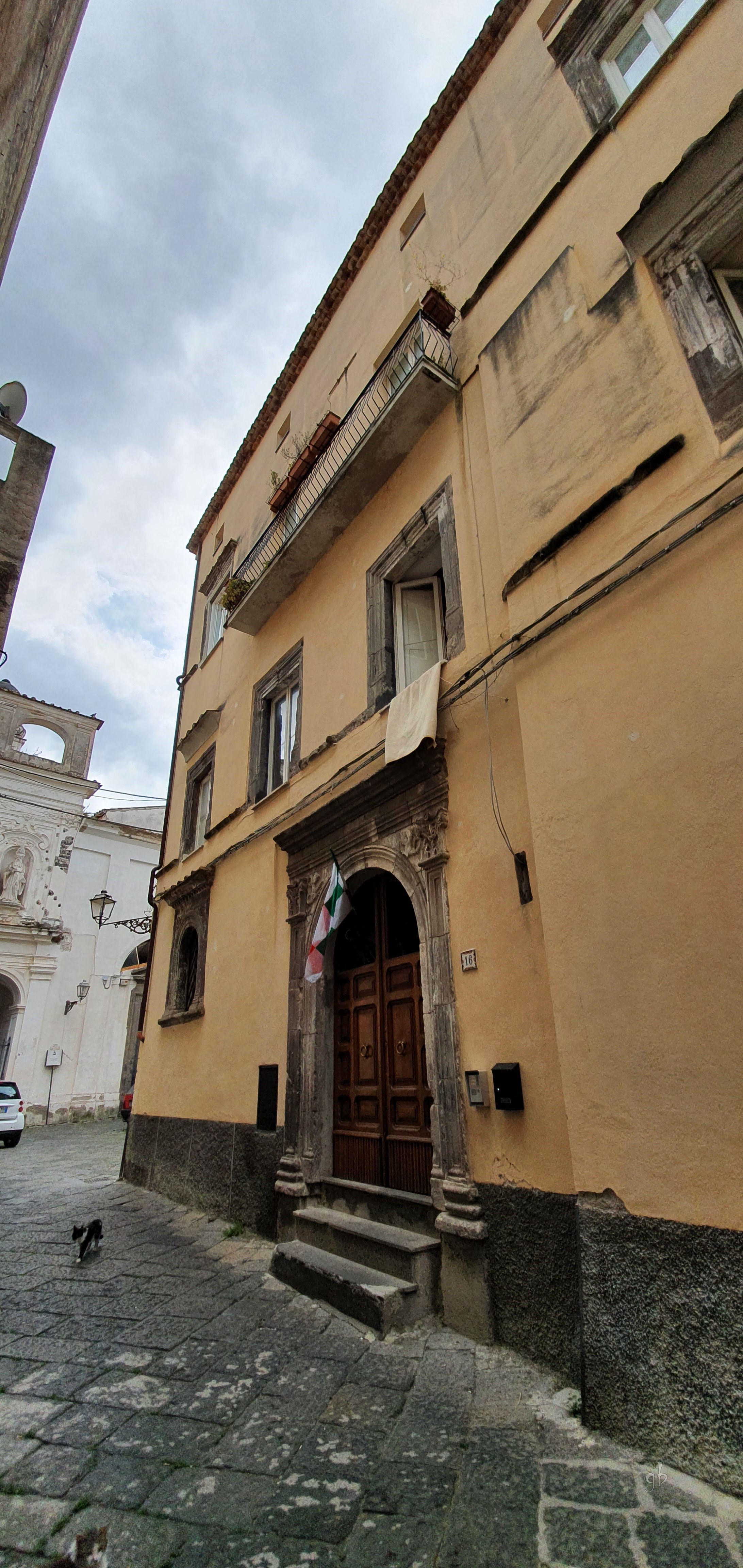 [Palazzo in via Ugolino, 16]