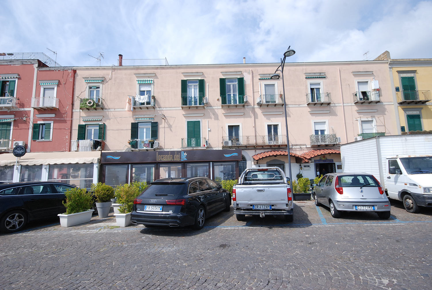 [Palazzo Via Molo di Baia,30]