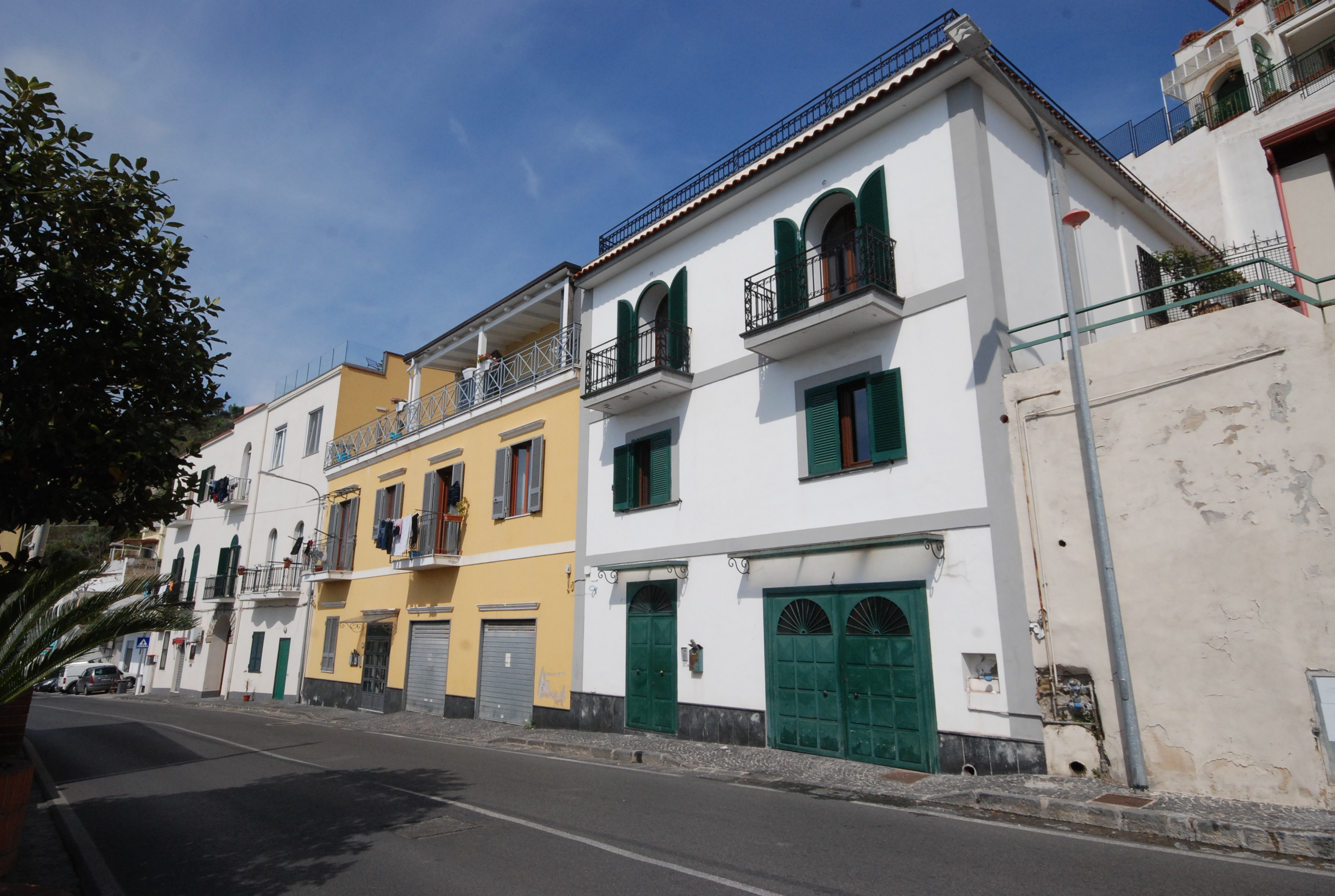 [Palazzo Via Montegrillo,37]