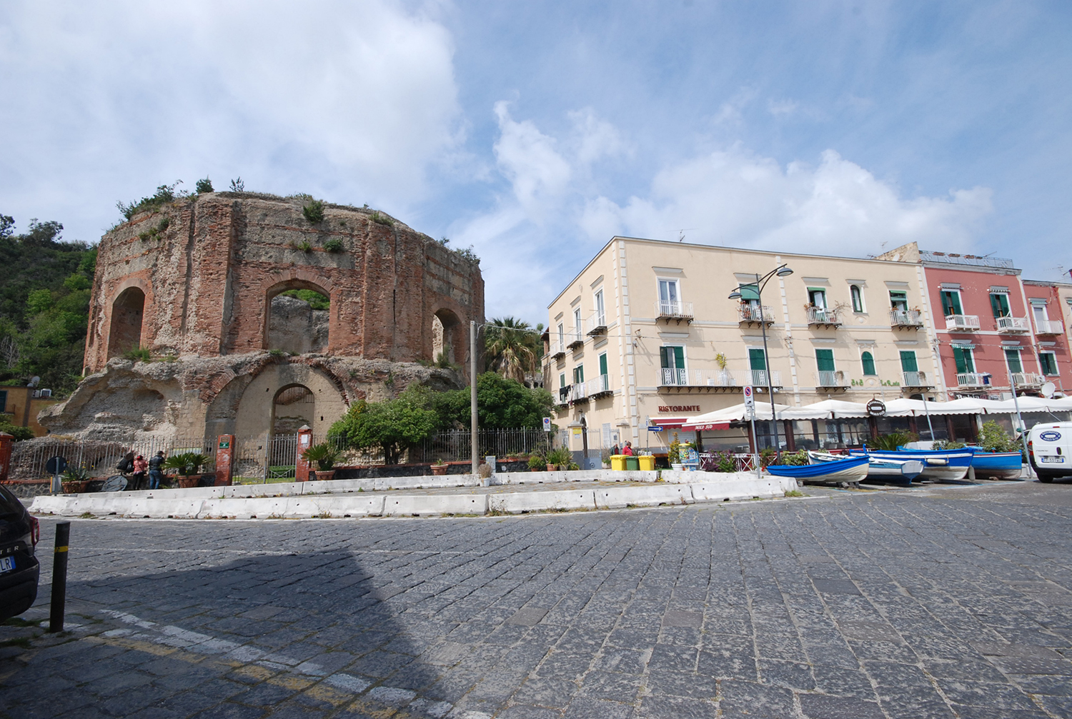 [Palazzo Via molo di Baia,44]