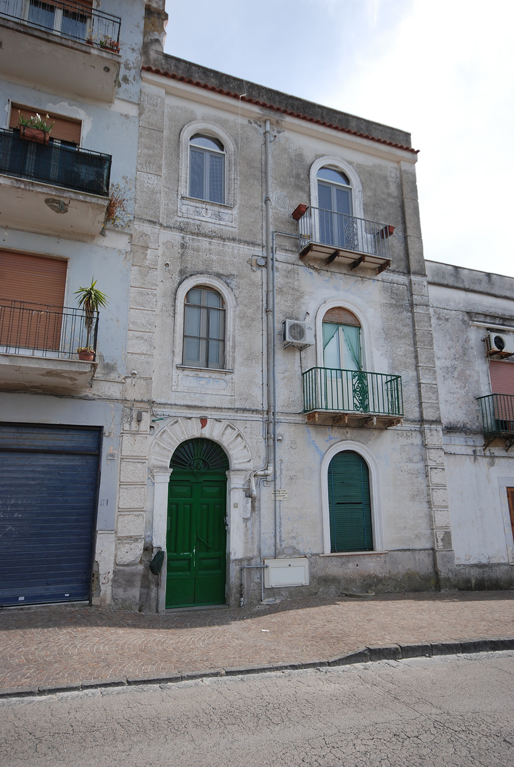 [Palazzo via Roma, 15]