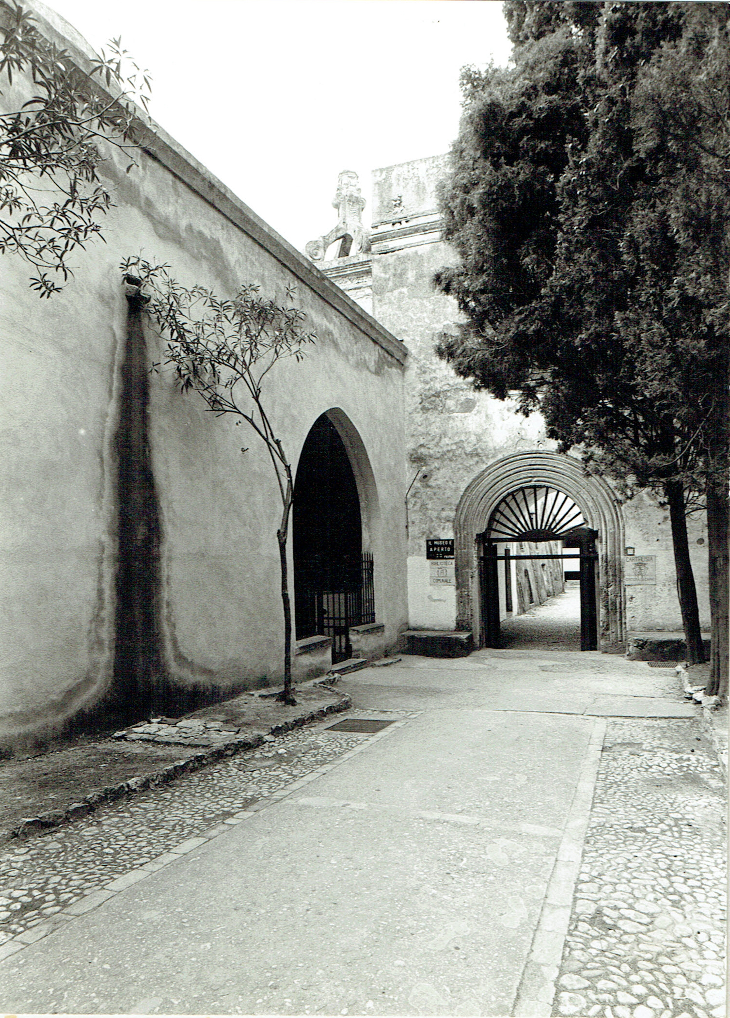 Certosa/ viale d'ingresso e portale