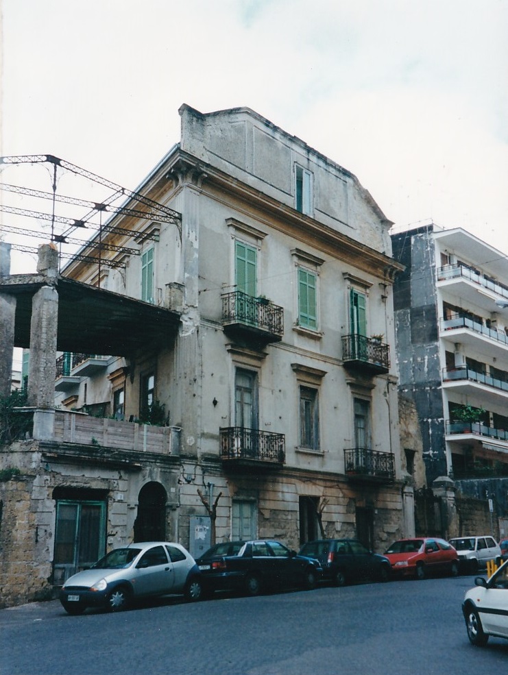 Palazzina in via Tito Angelini, 13