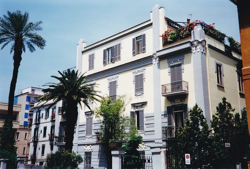 Palazzo in via Francesco Solimene, 76