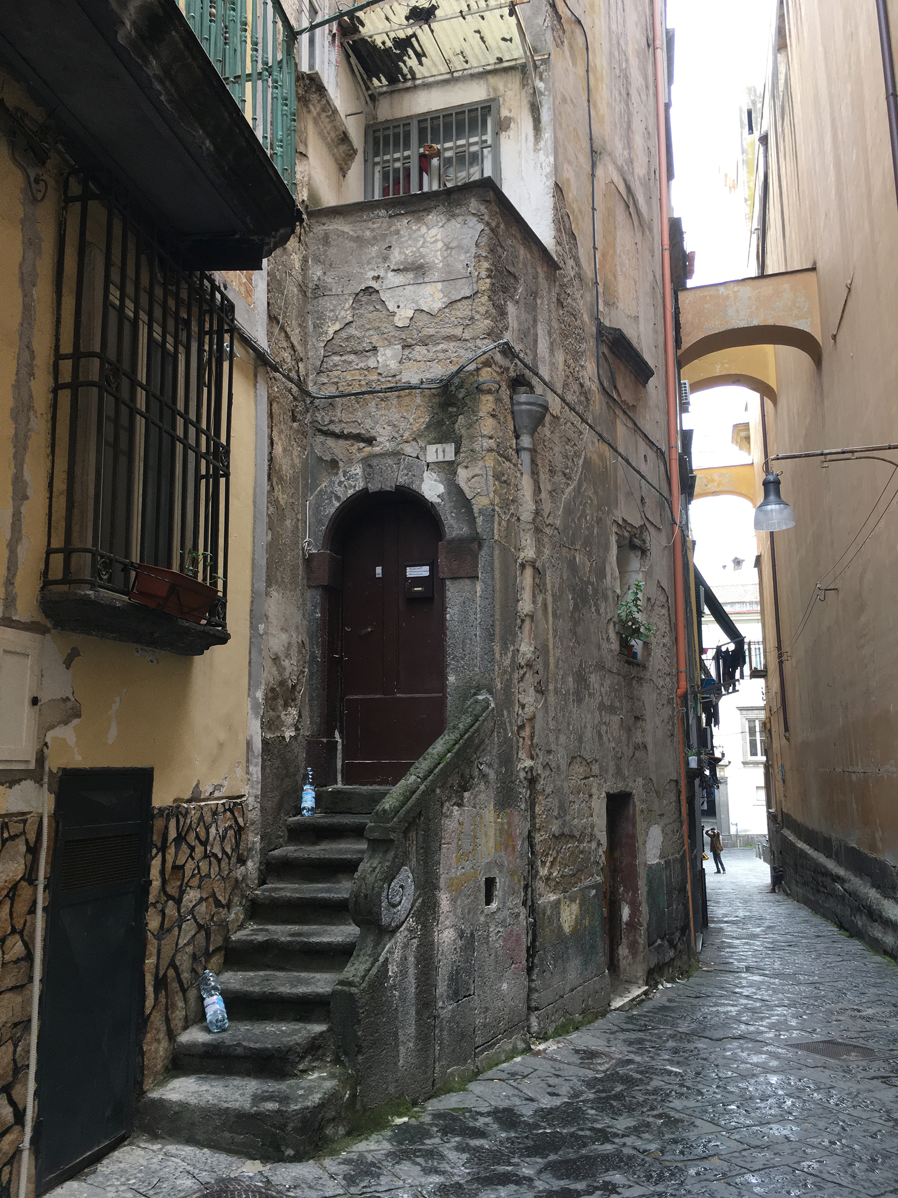 Scaletta e piccolo portale