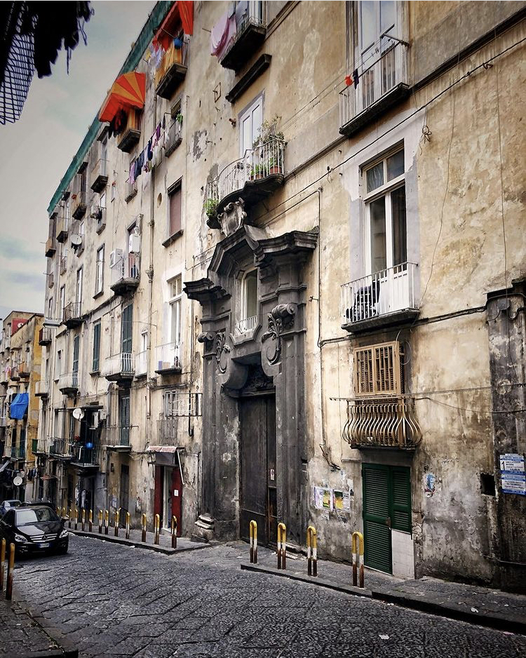 [Palazzo Di Majo Discesa Sanità 68]