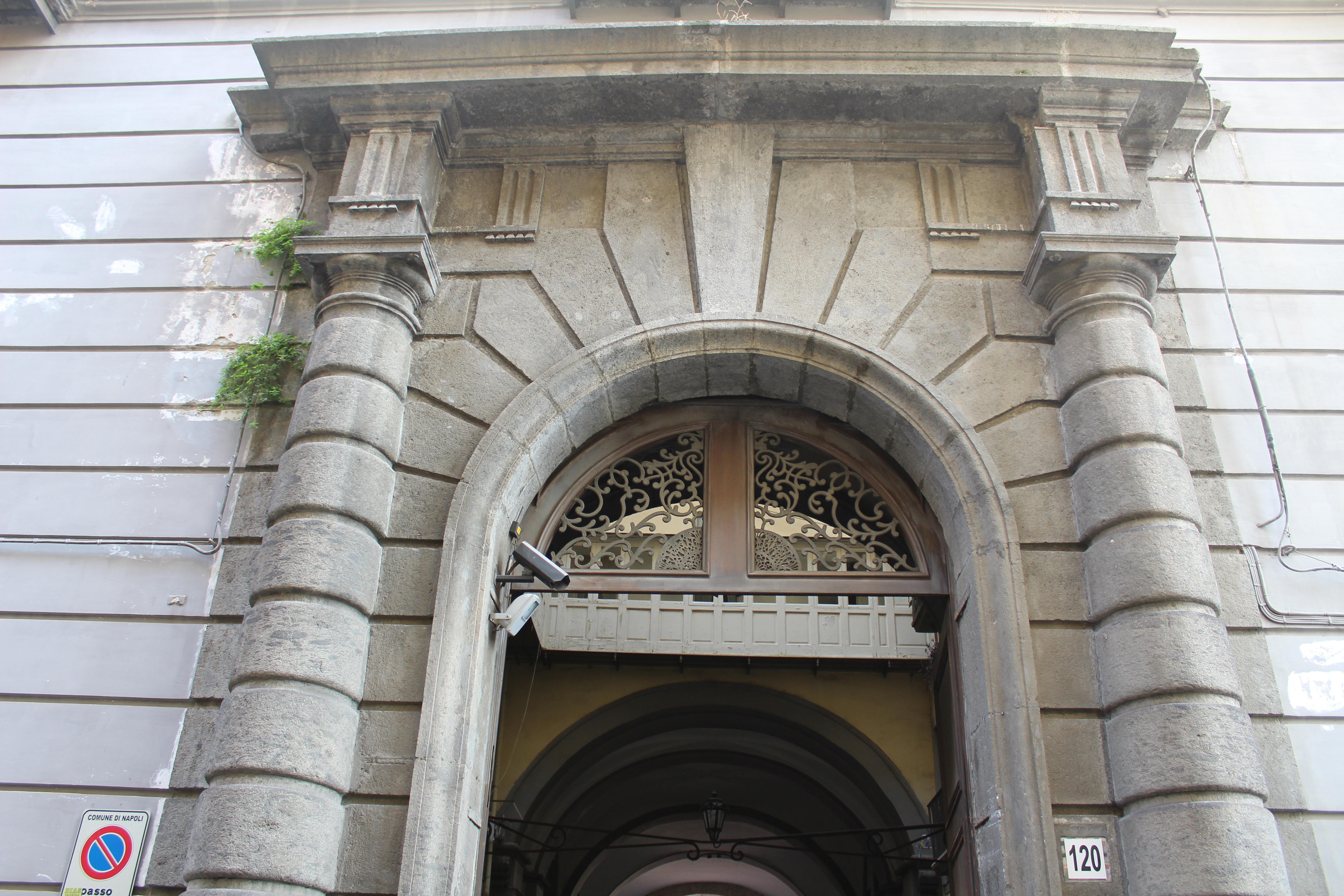 [Palazzo dei Principi di Sannicandro, Via Stella 120]