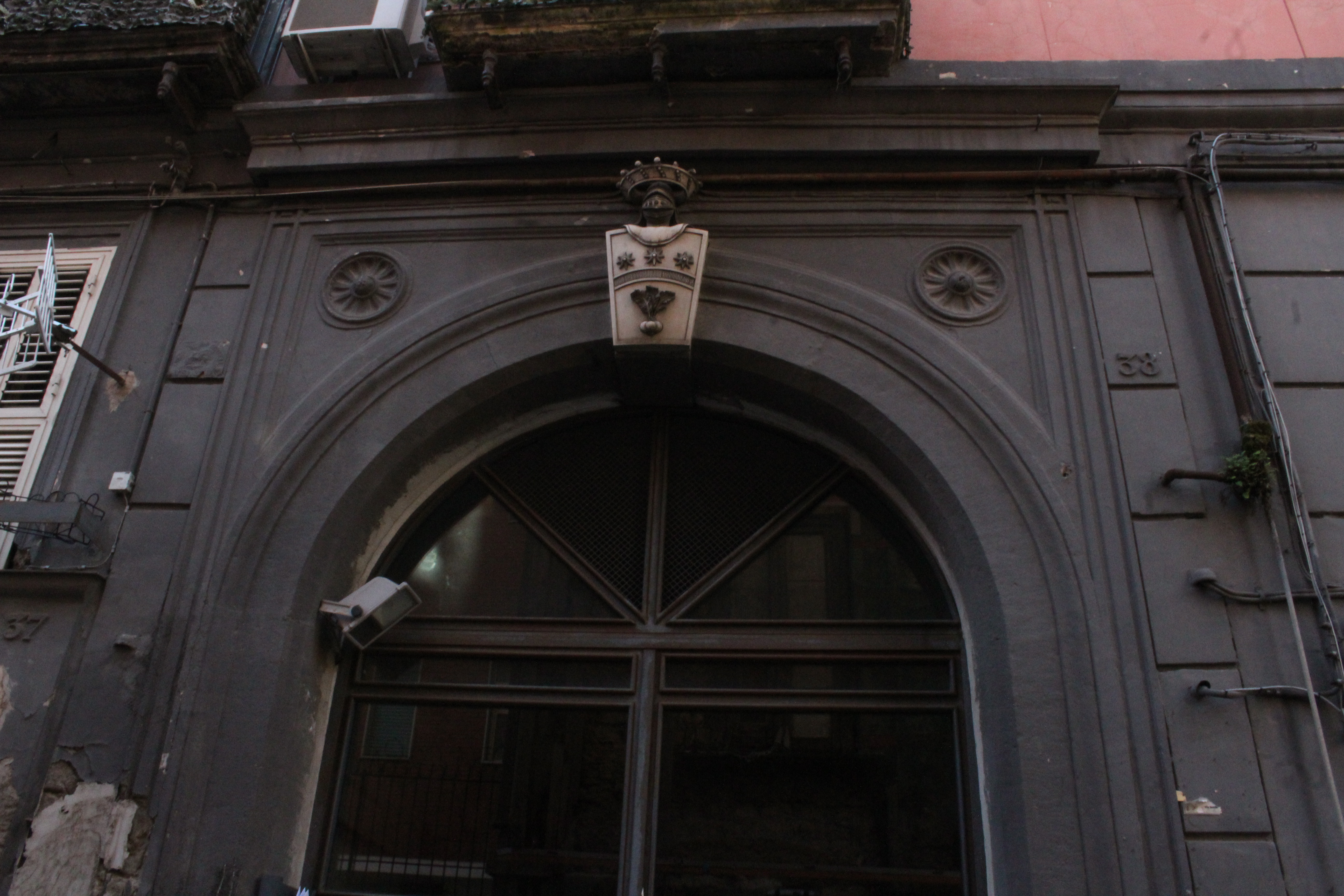 [Palazzo in Salita S. Raffaele 38]