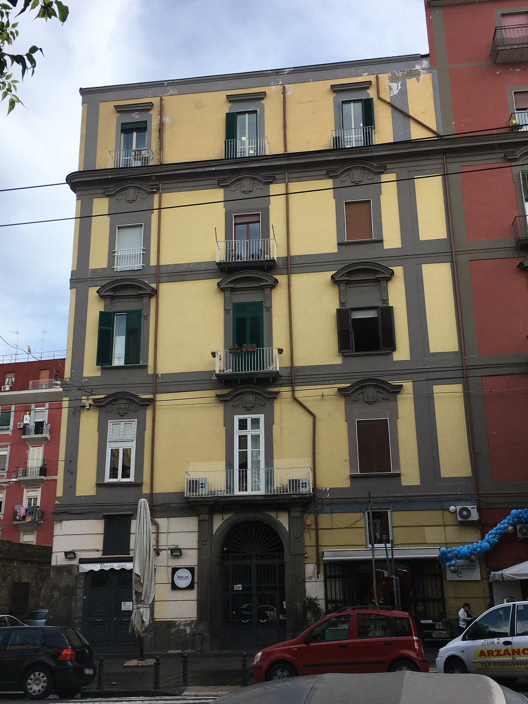 [Palazzo in Via Foria, 136]