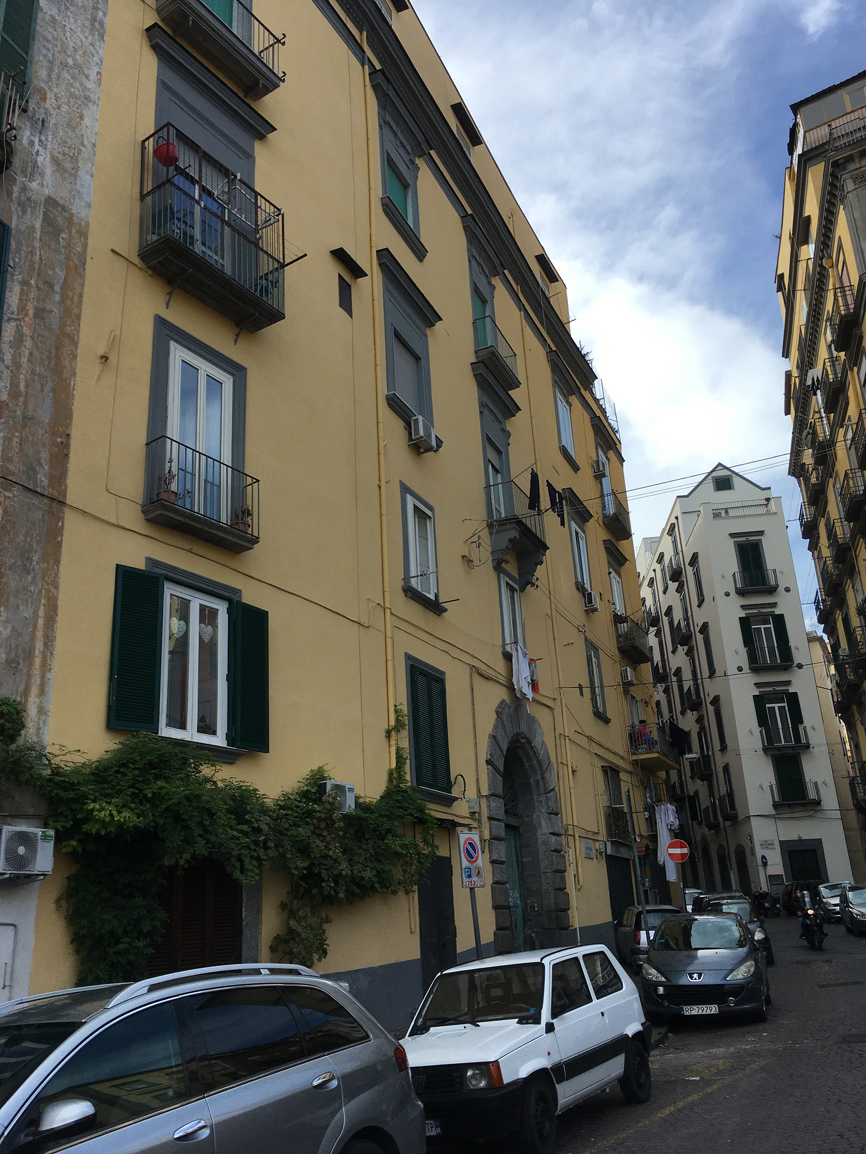 [Palazzo in Via S. Giovanni a Carbonara, 127]