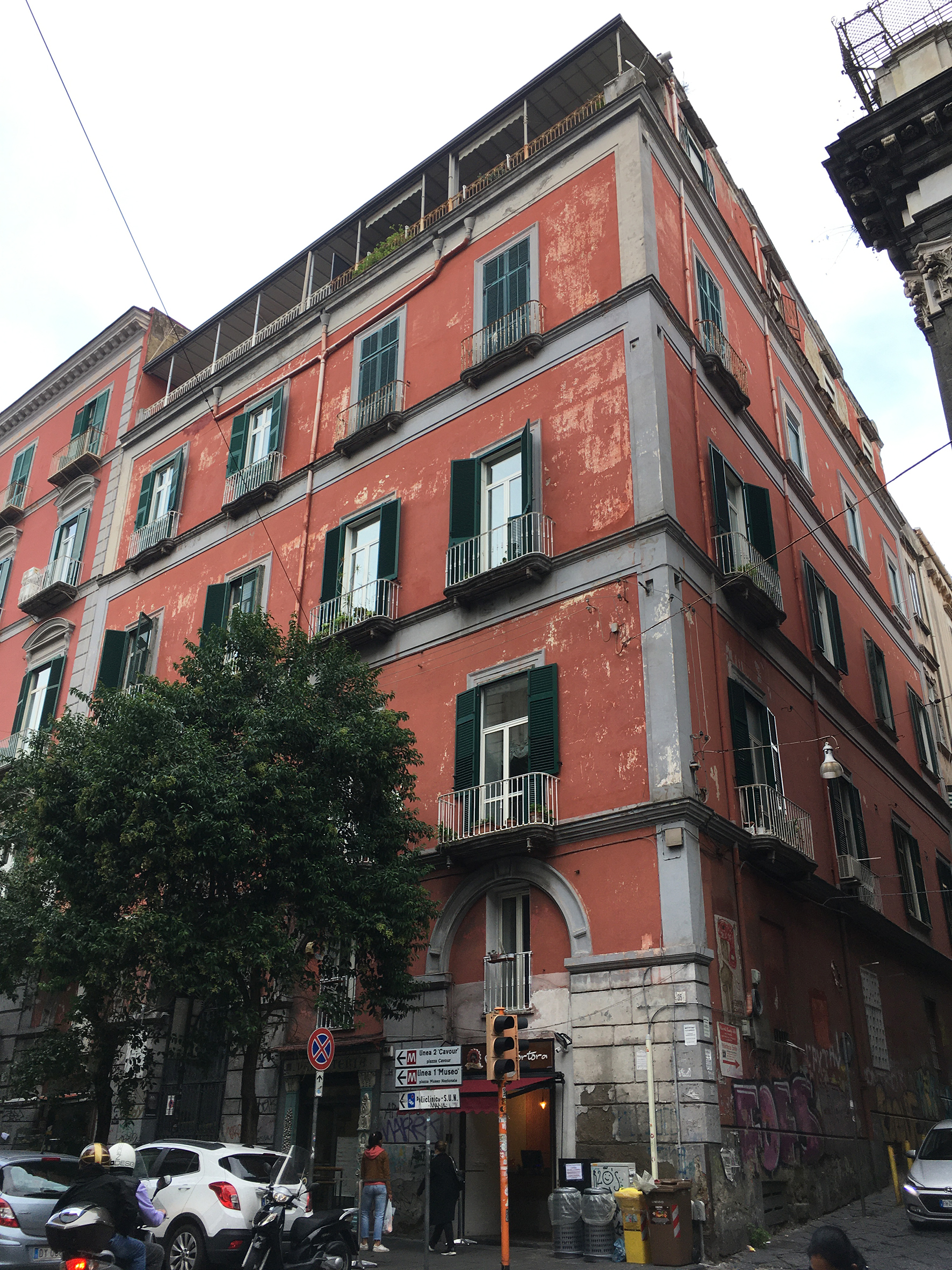 [Palazzo in Via S. Maria a Costantinopoli, 33]