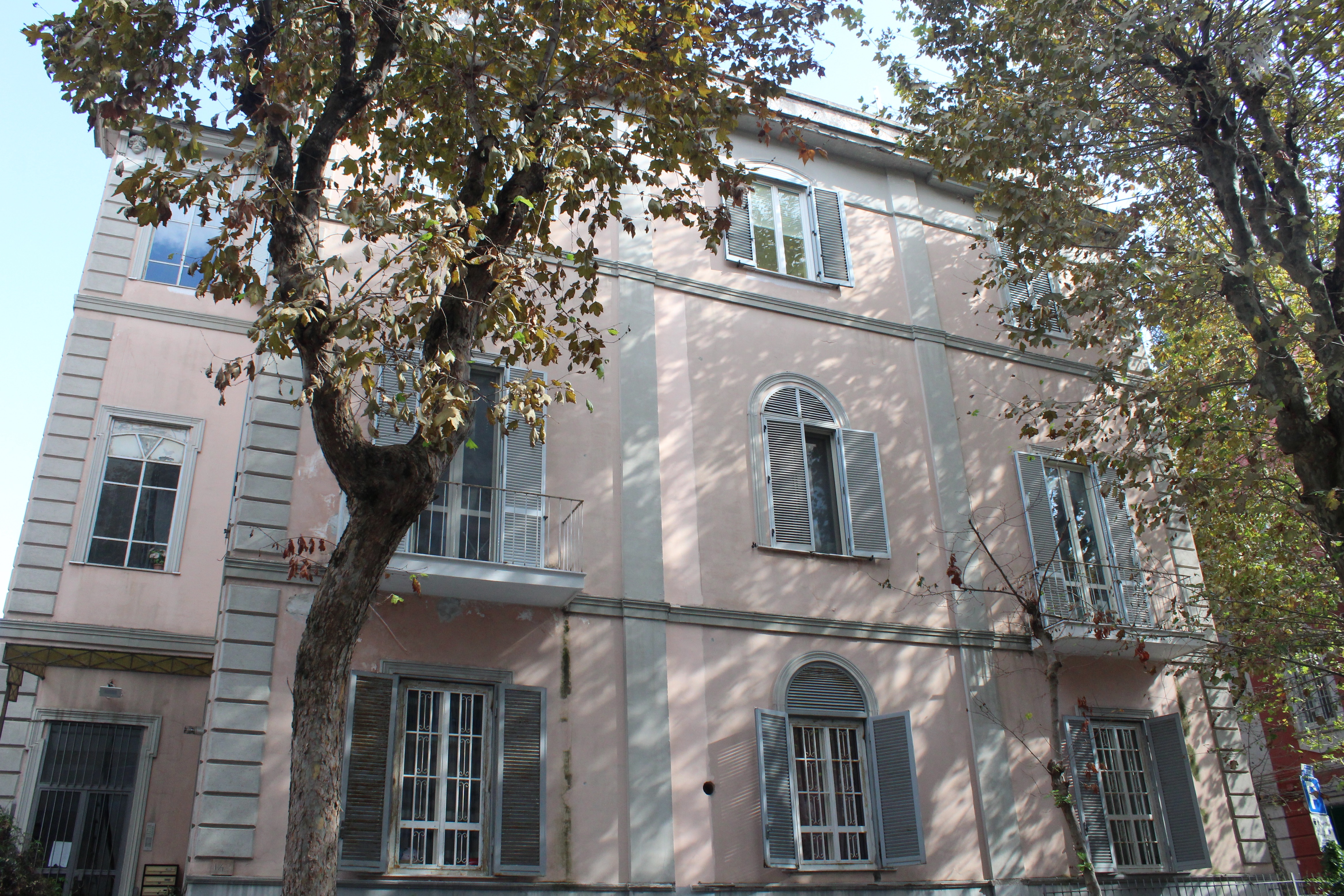 [Palazzo in via G. Merliani, 142]