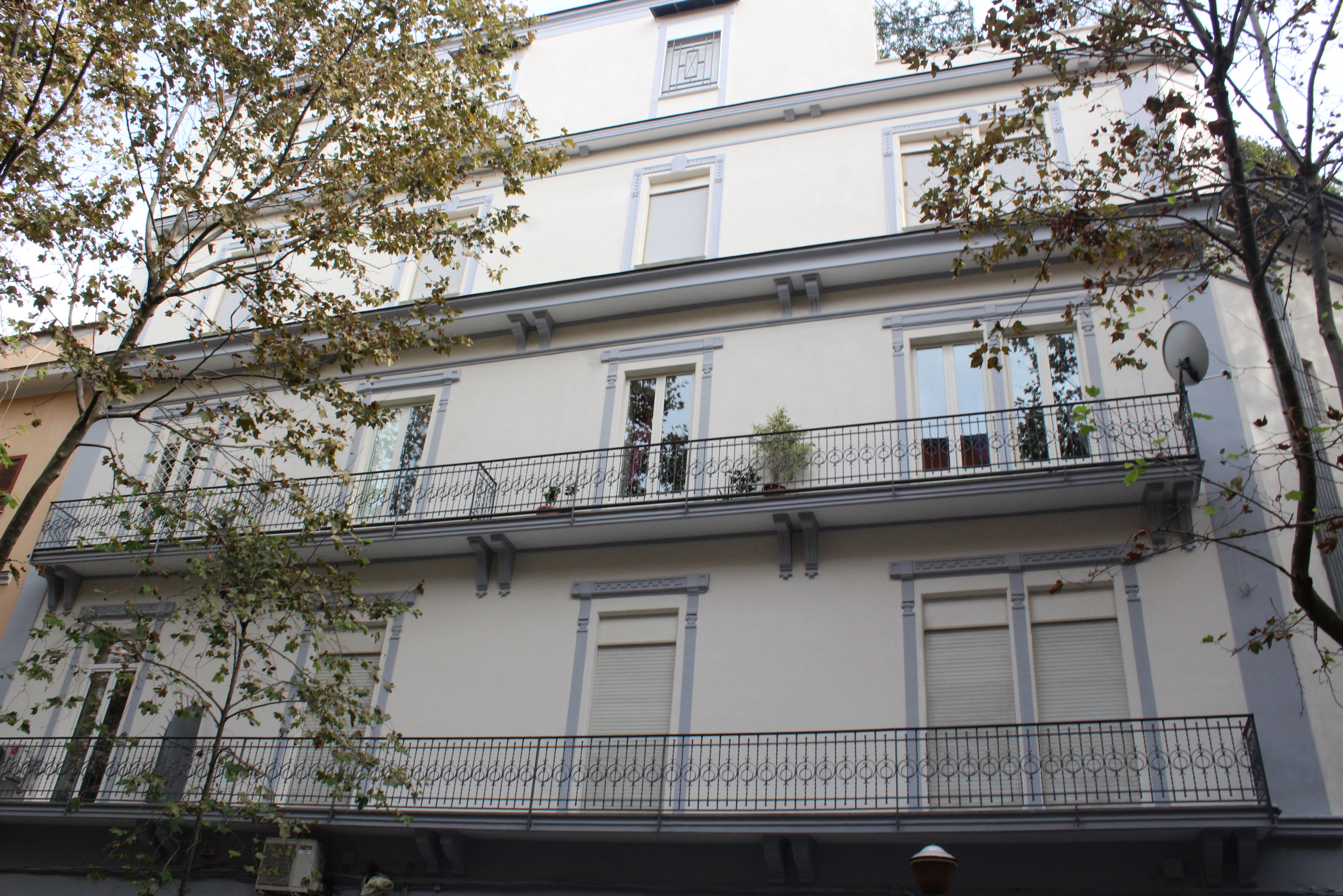 [Palazzo in via Luca Giordano 164]