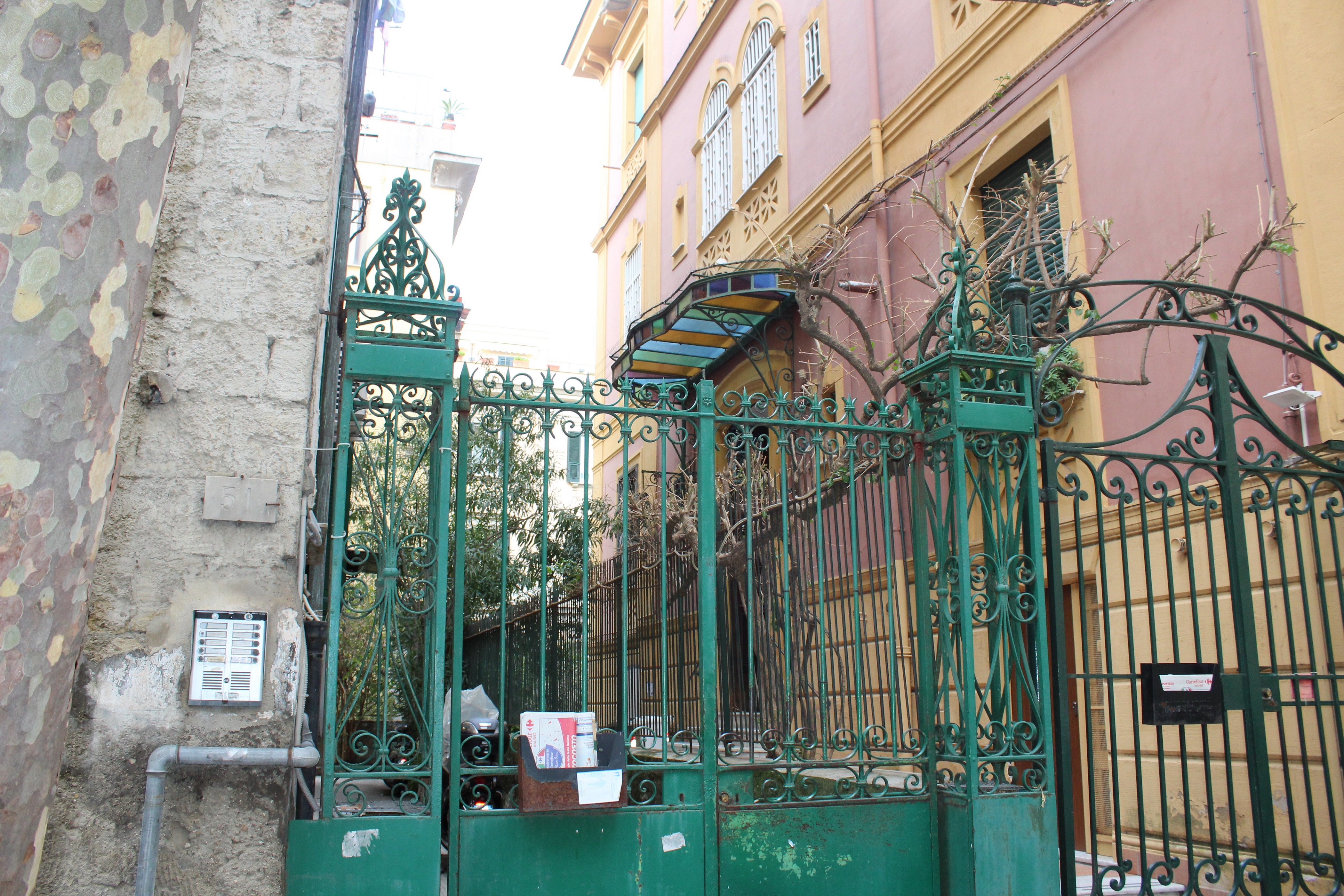 [Palazzo privato in Via F. De Mura, 53]