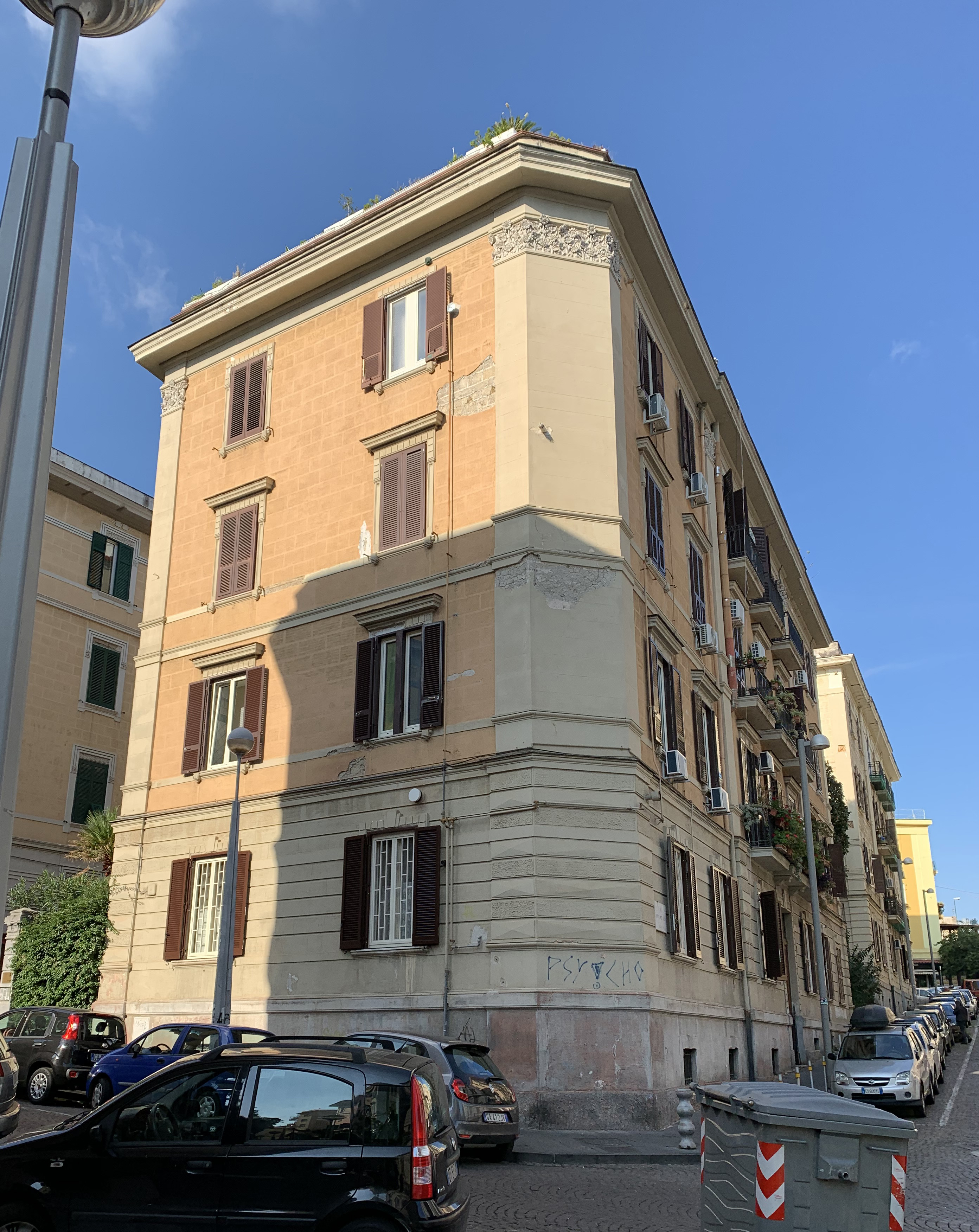 [Palazzo privato in via Bartolomeo Facio, 3]