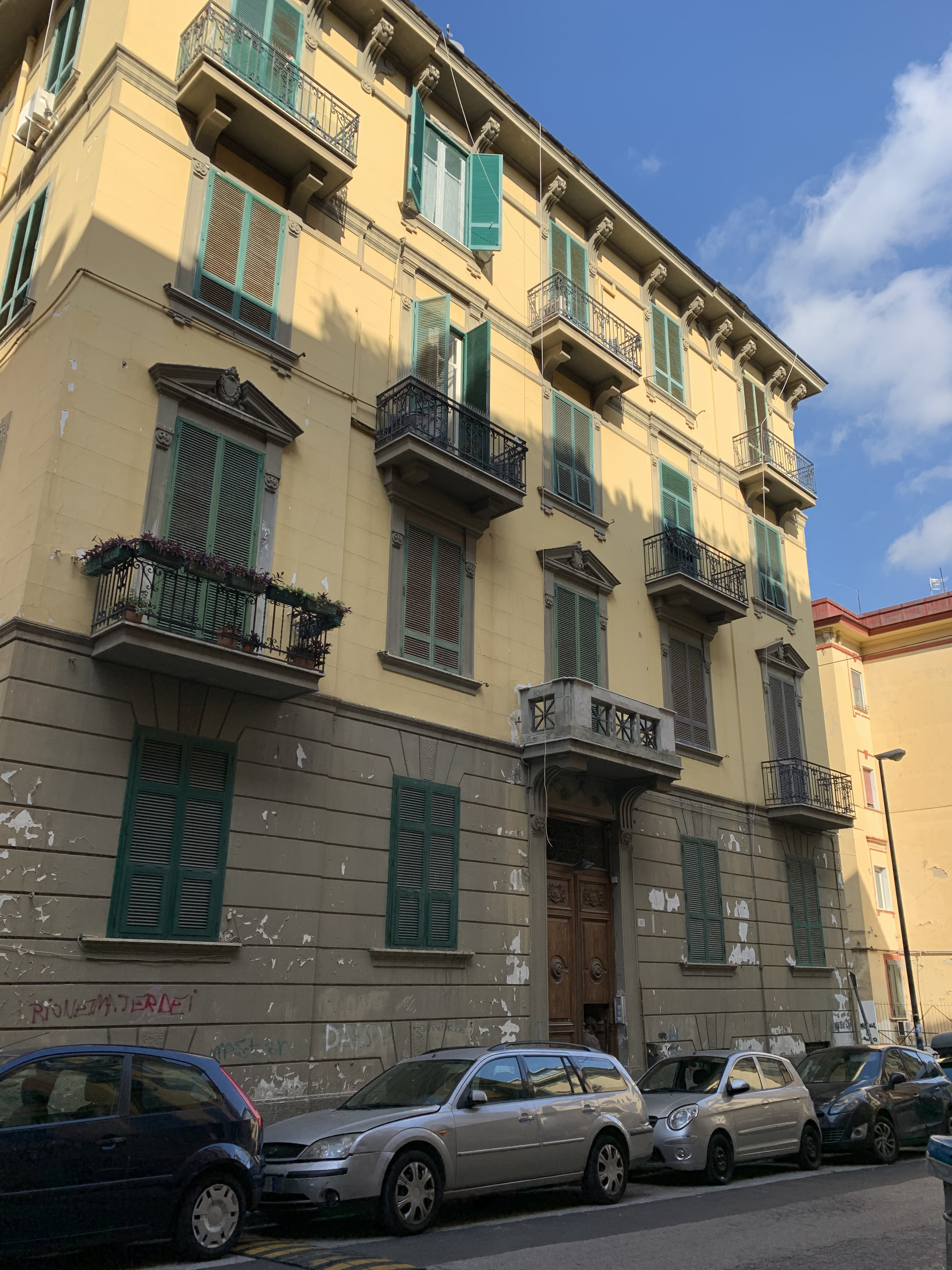 [Palazzo privato in via Benedetto de Falco, 16]