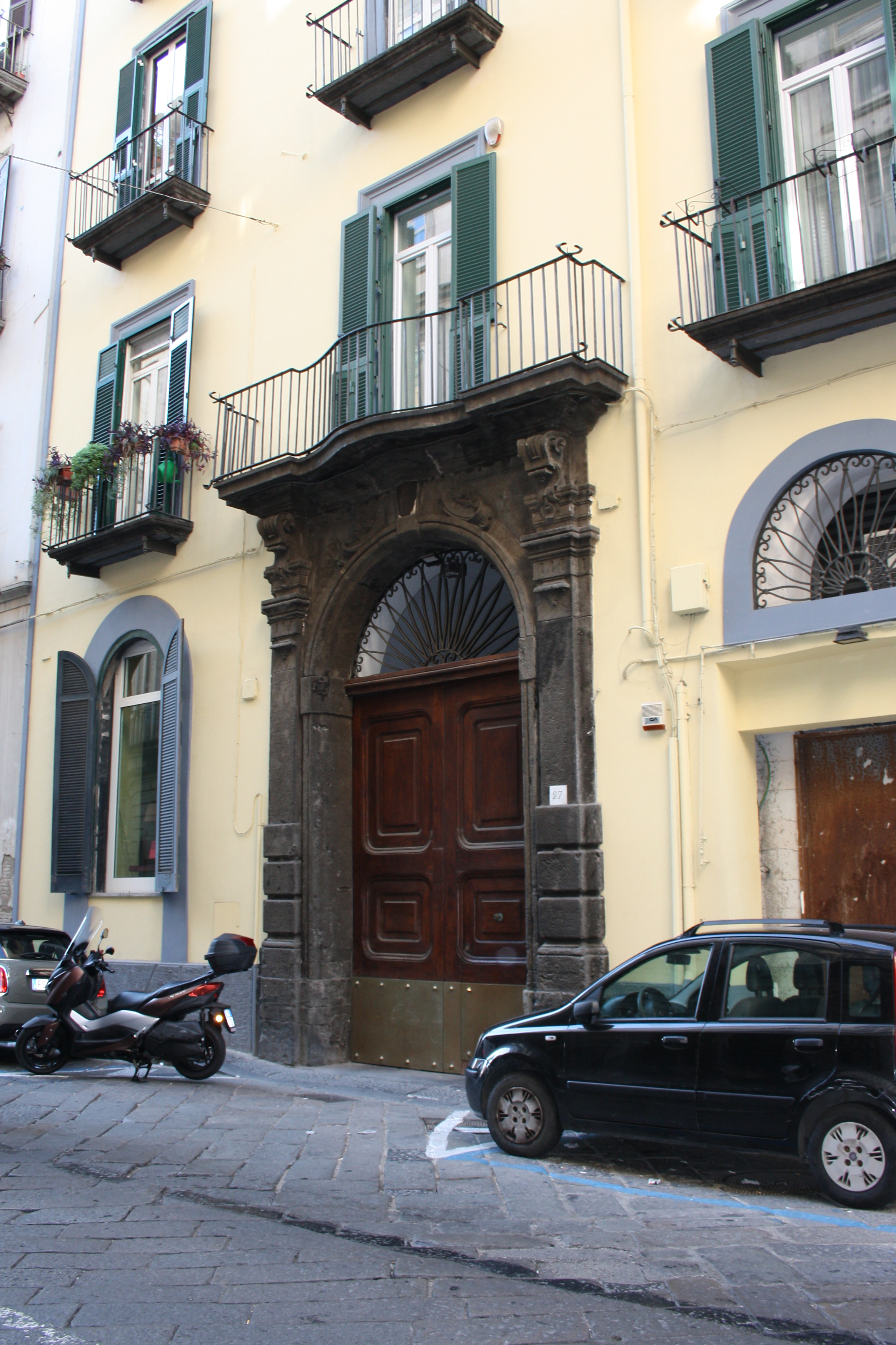 [Palazzo privato in via Chiatamone, 27]