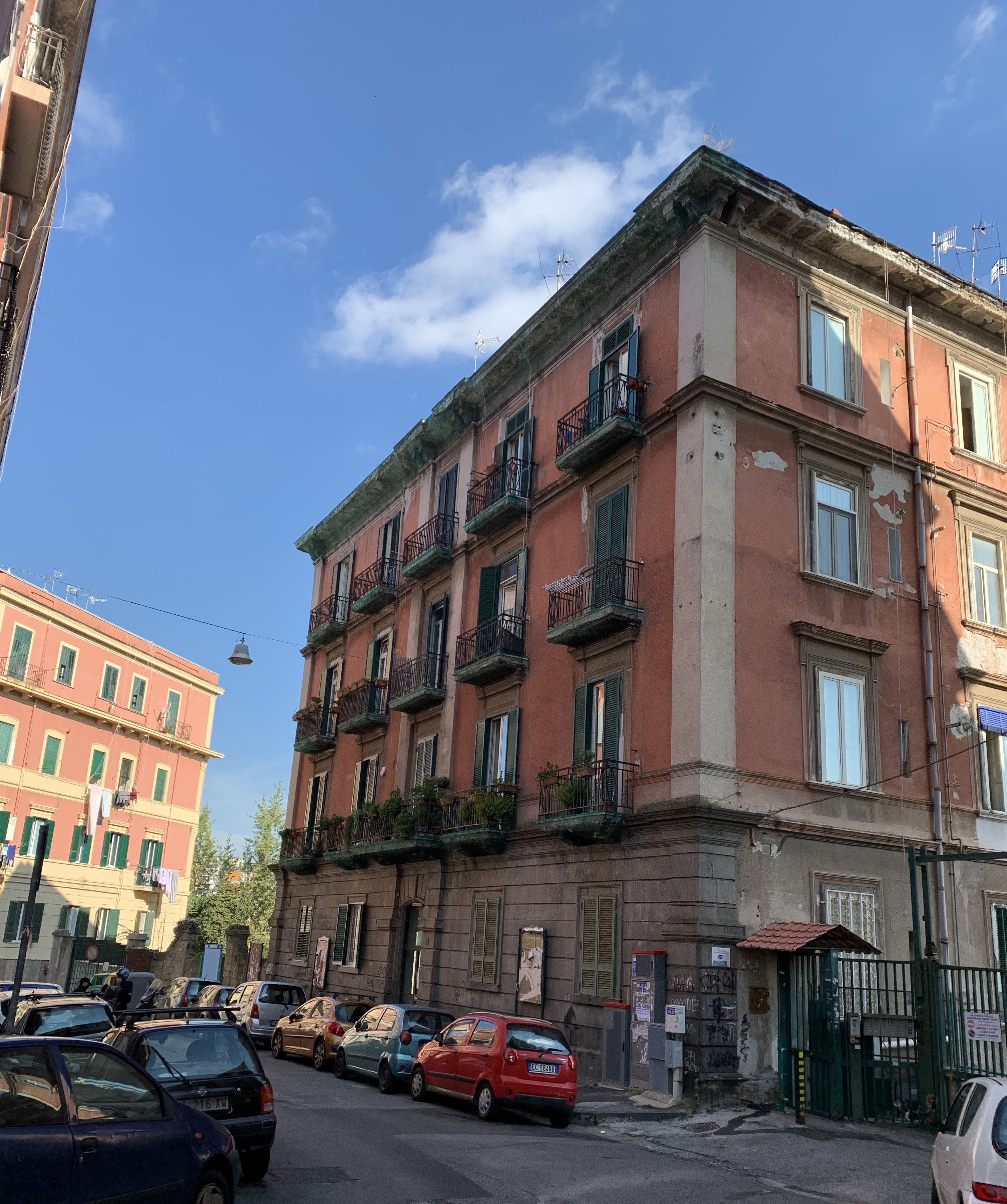 [Palazzo privato in via Domenico di Gravina, 9]