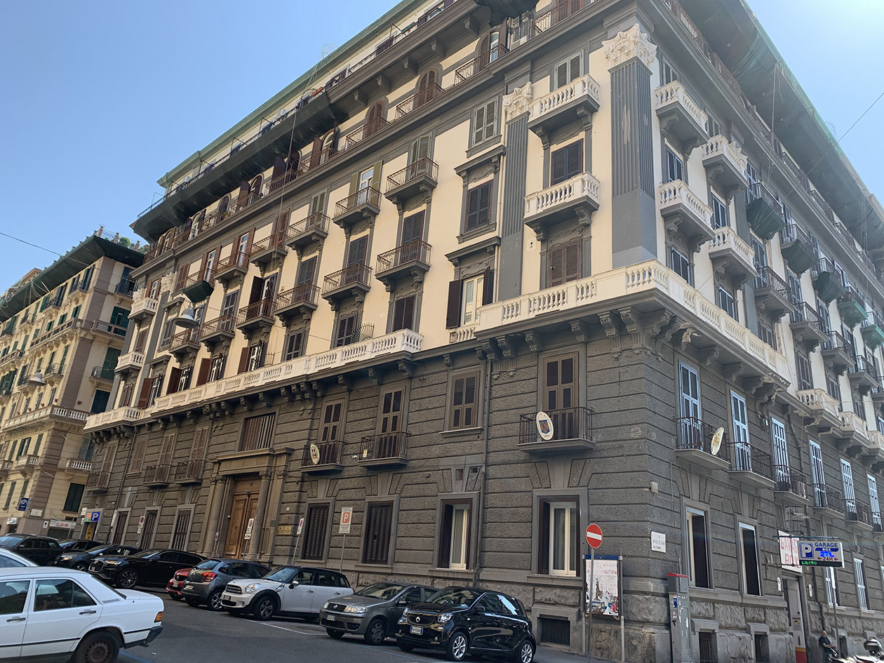 [Palazzo privato in via Generale Giordano Orsini, 42]