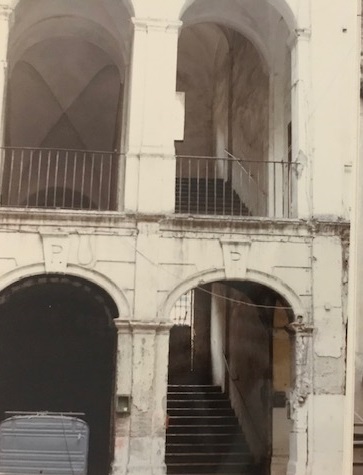[Palazzo privato in via Gradini San Nicandro 21]