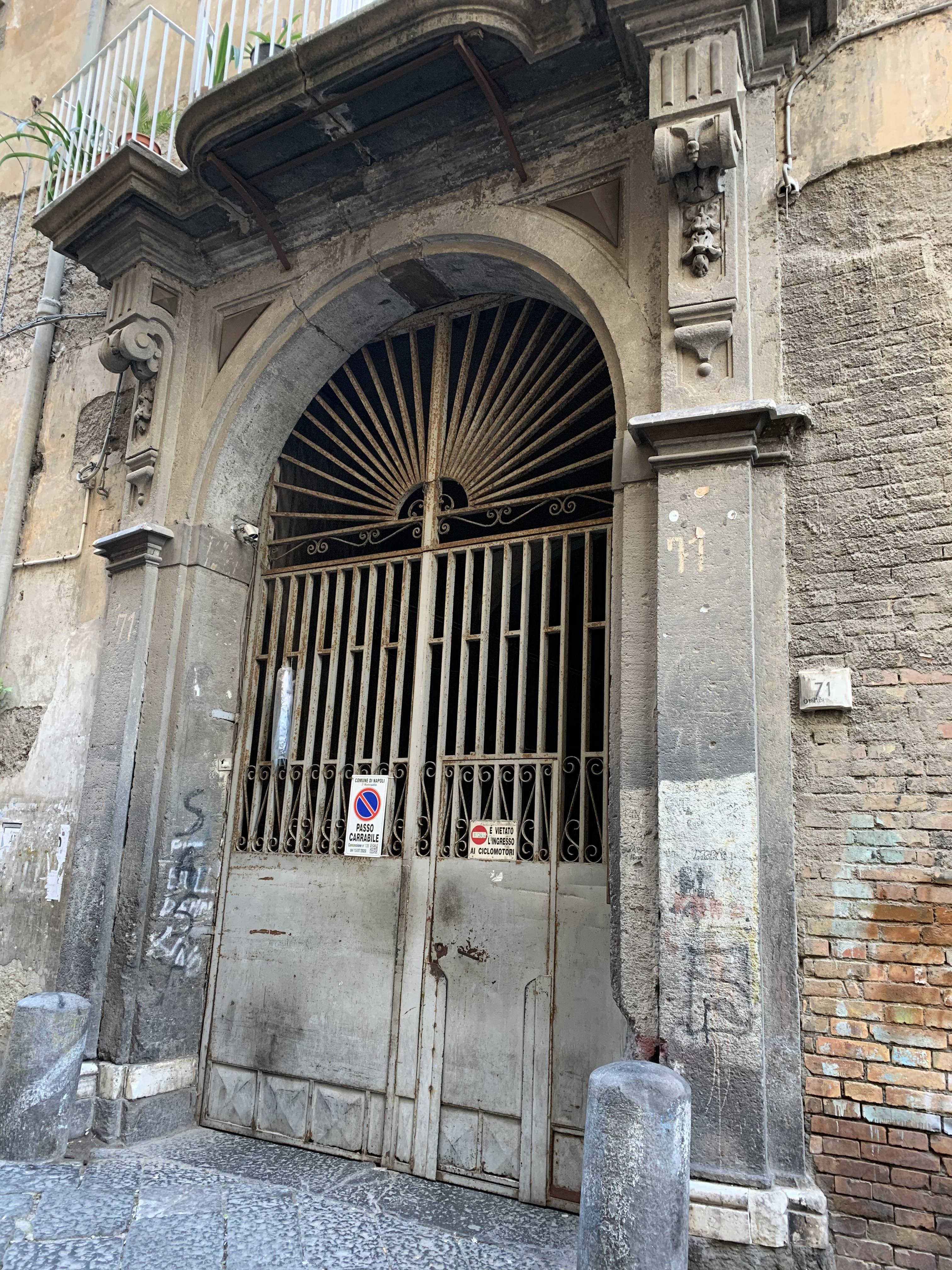 [Palazzo privato in via San Giuseppe dei Nudi, 71]