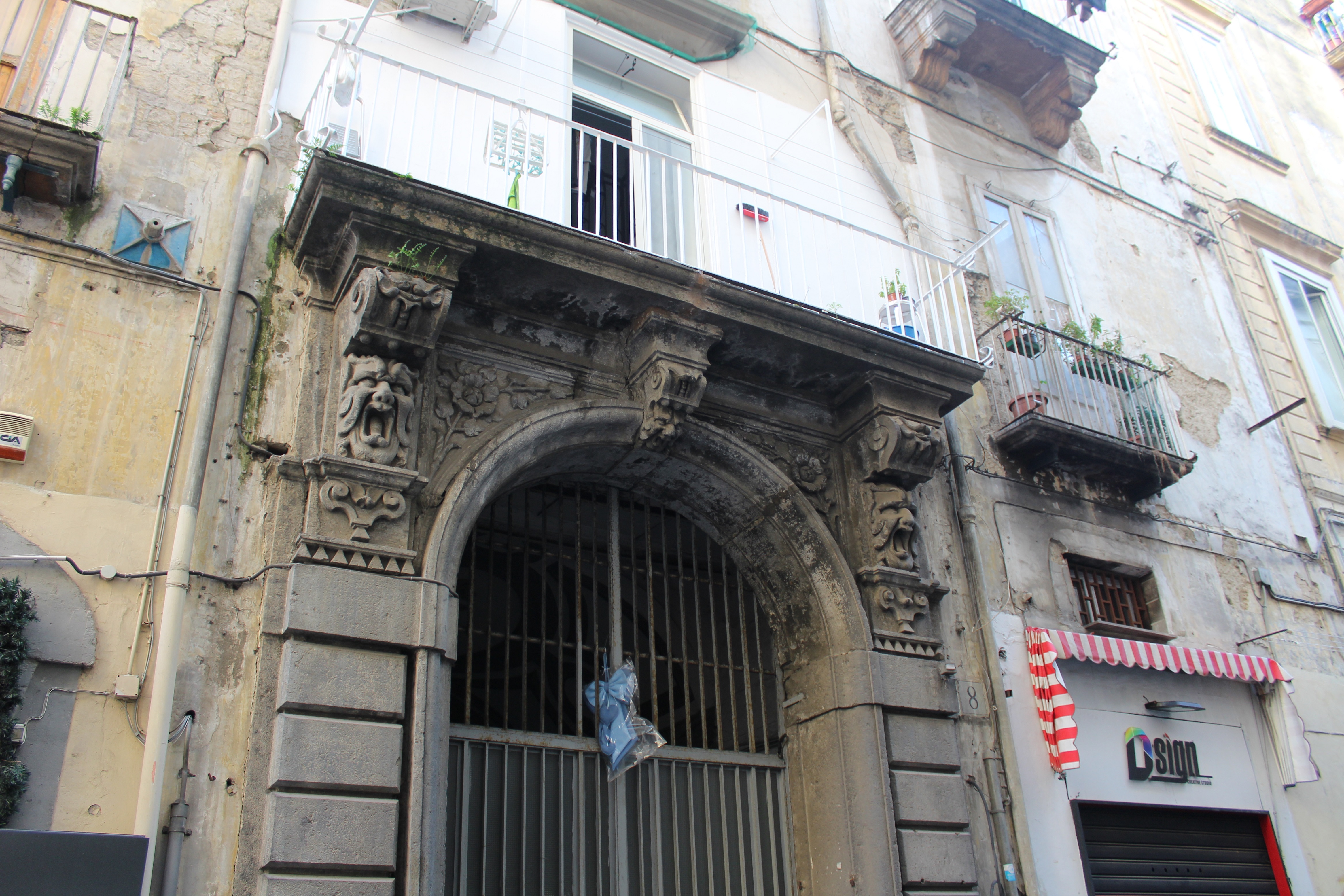 [Palazzo privato, Via Materdei, 8]