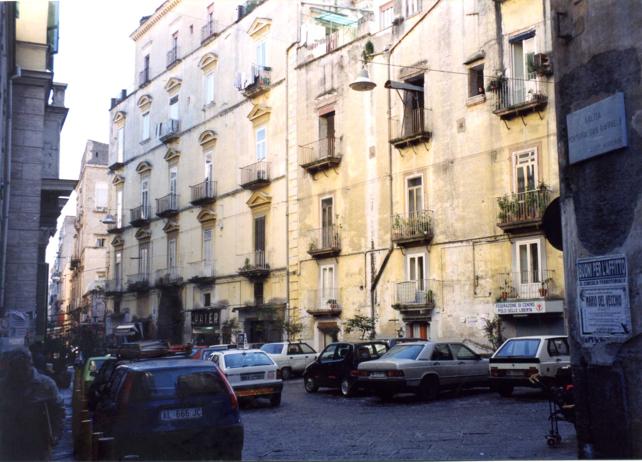 [Palazzo pubblico in Piazzetta Materdei]