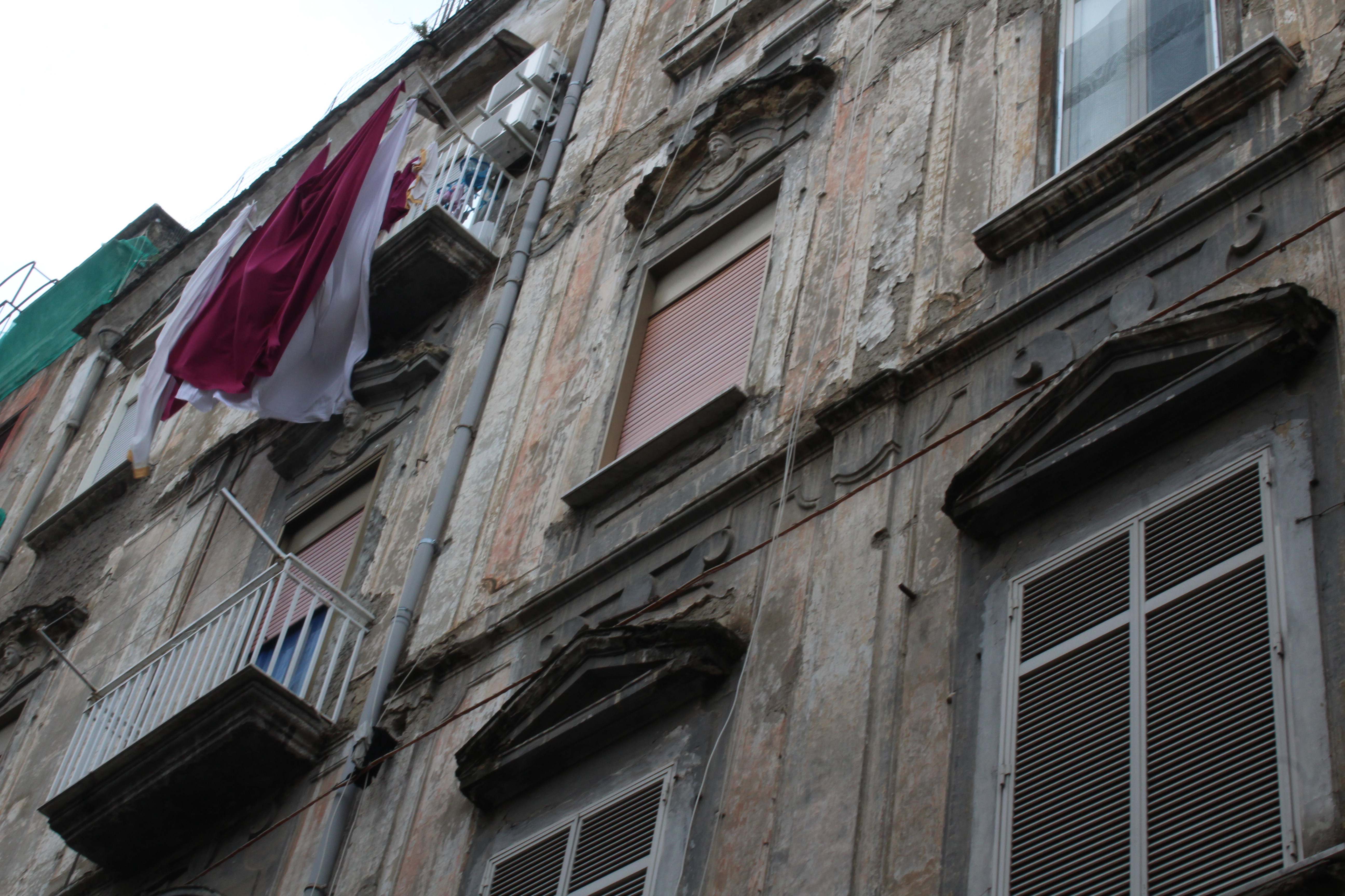 [Palazzo residenziale in via Fonseca 71-74]