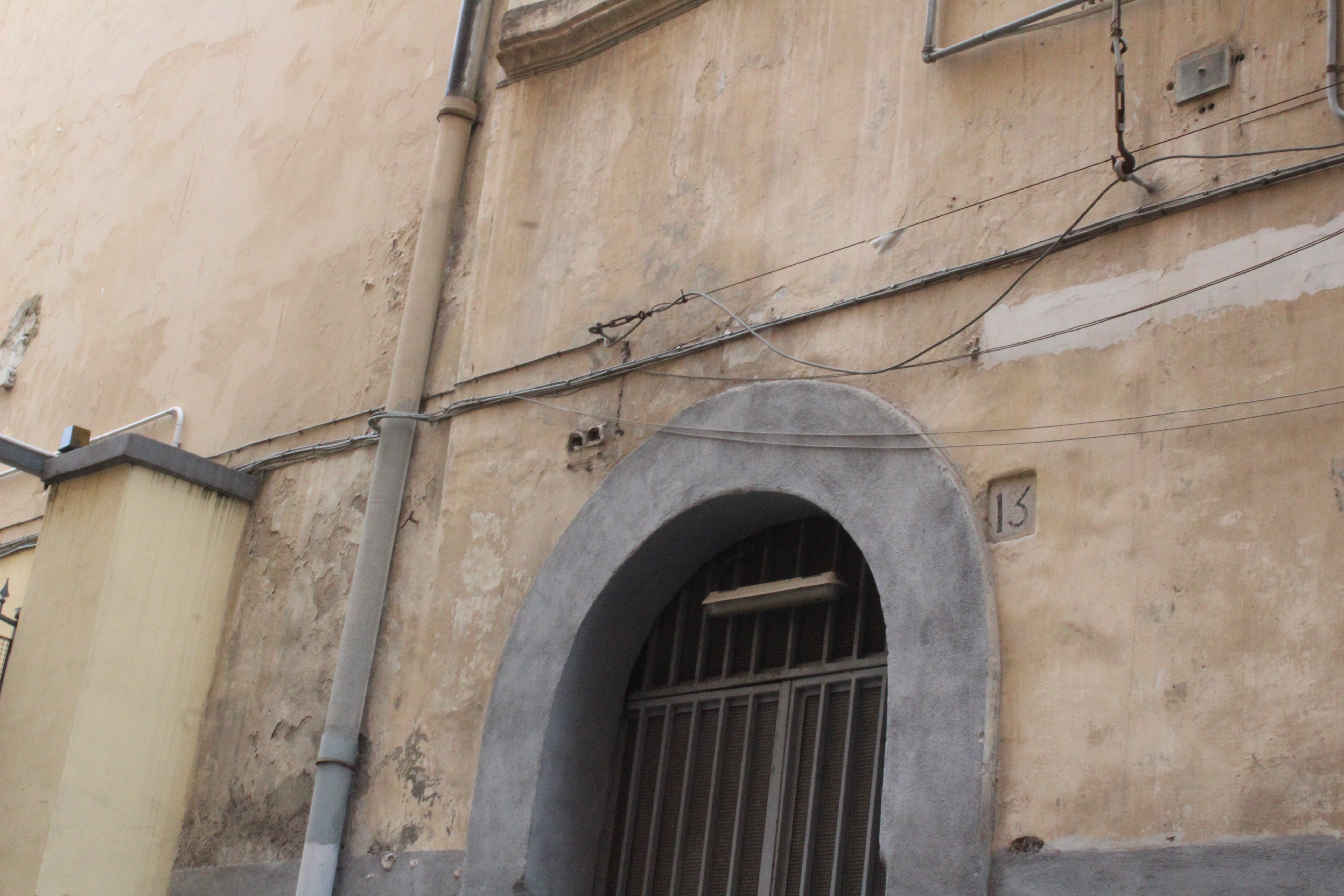 [Portale del Palazzo in Salita Stella 13]