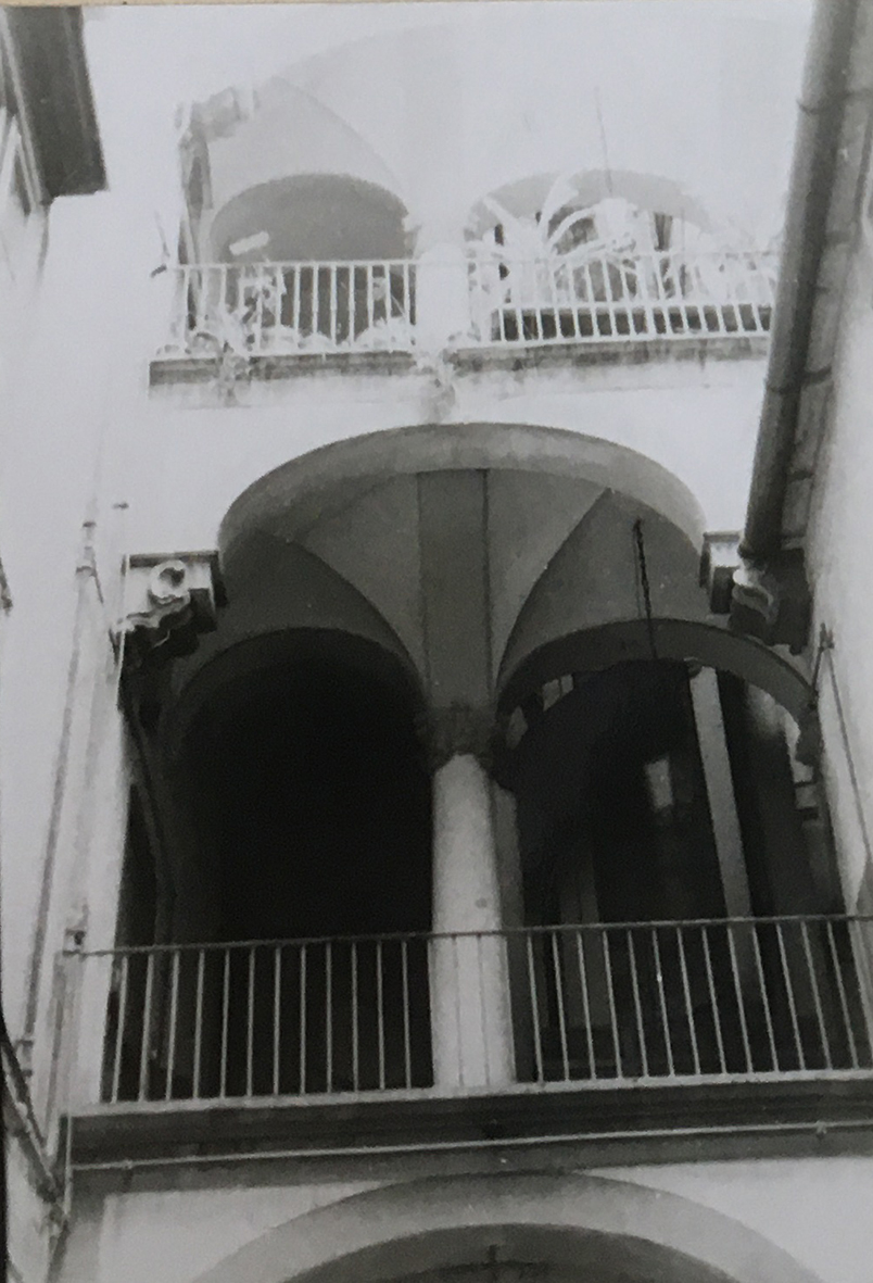 [Scala del Palazzo in Via S. Maria a Costantinopoli, 33]