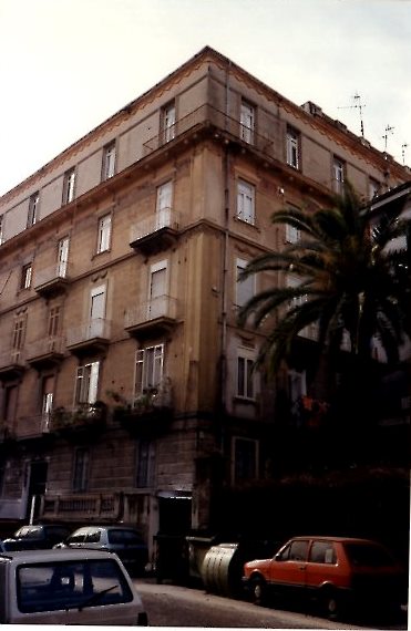 edificio per abitazione