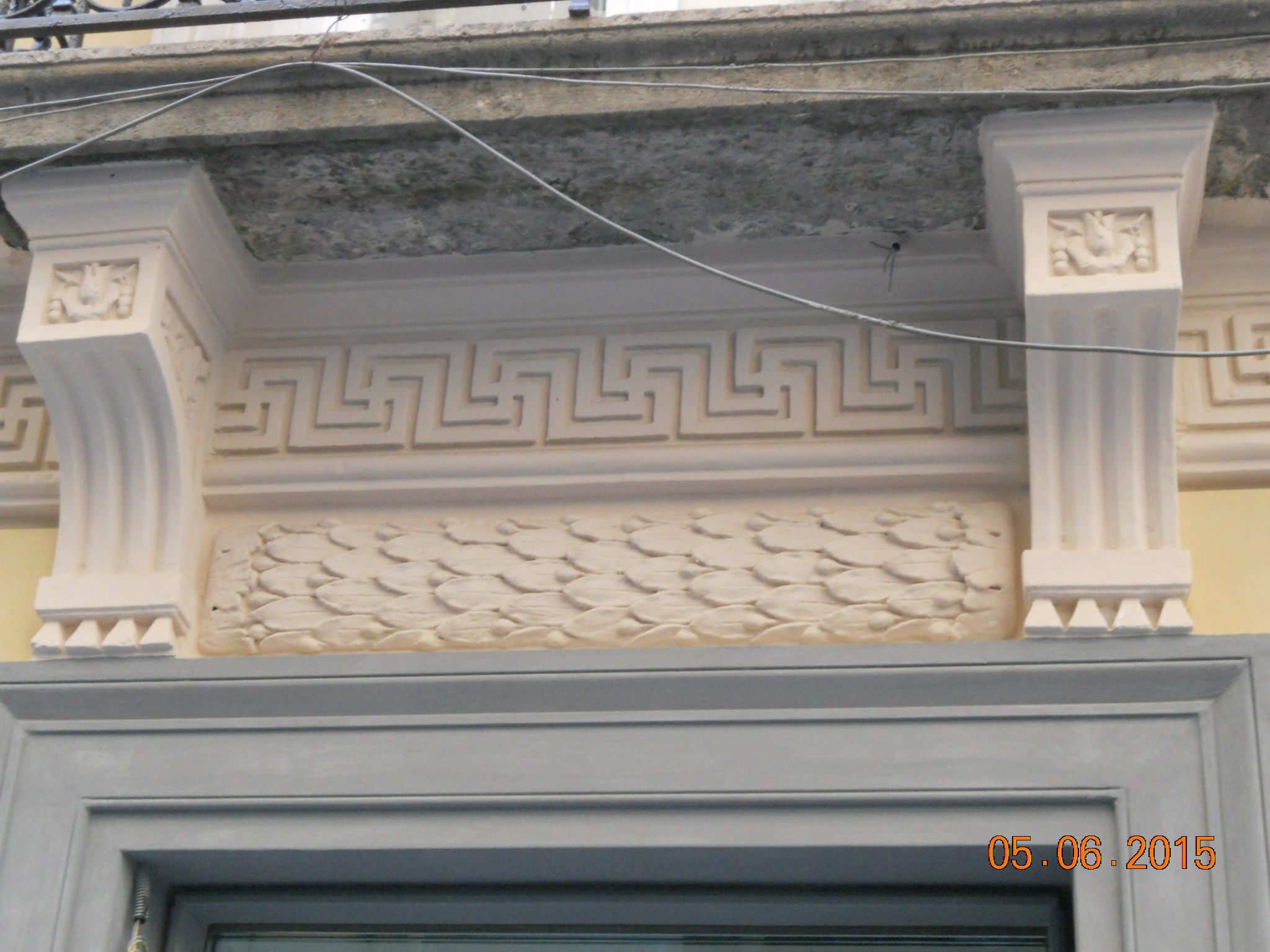 palazzo, Edificio in Napoli alla via Chiaia 43